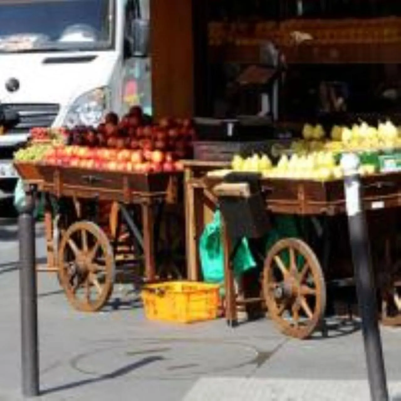 Day in The 3 Ducks Eiffel Tower by Hiphophostels