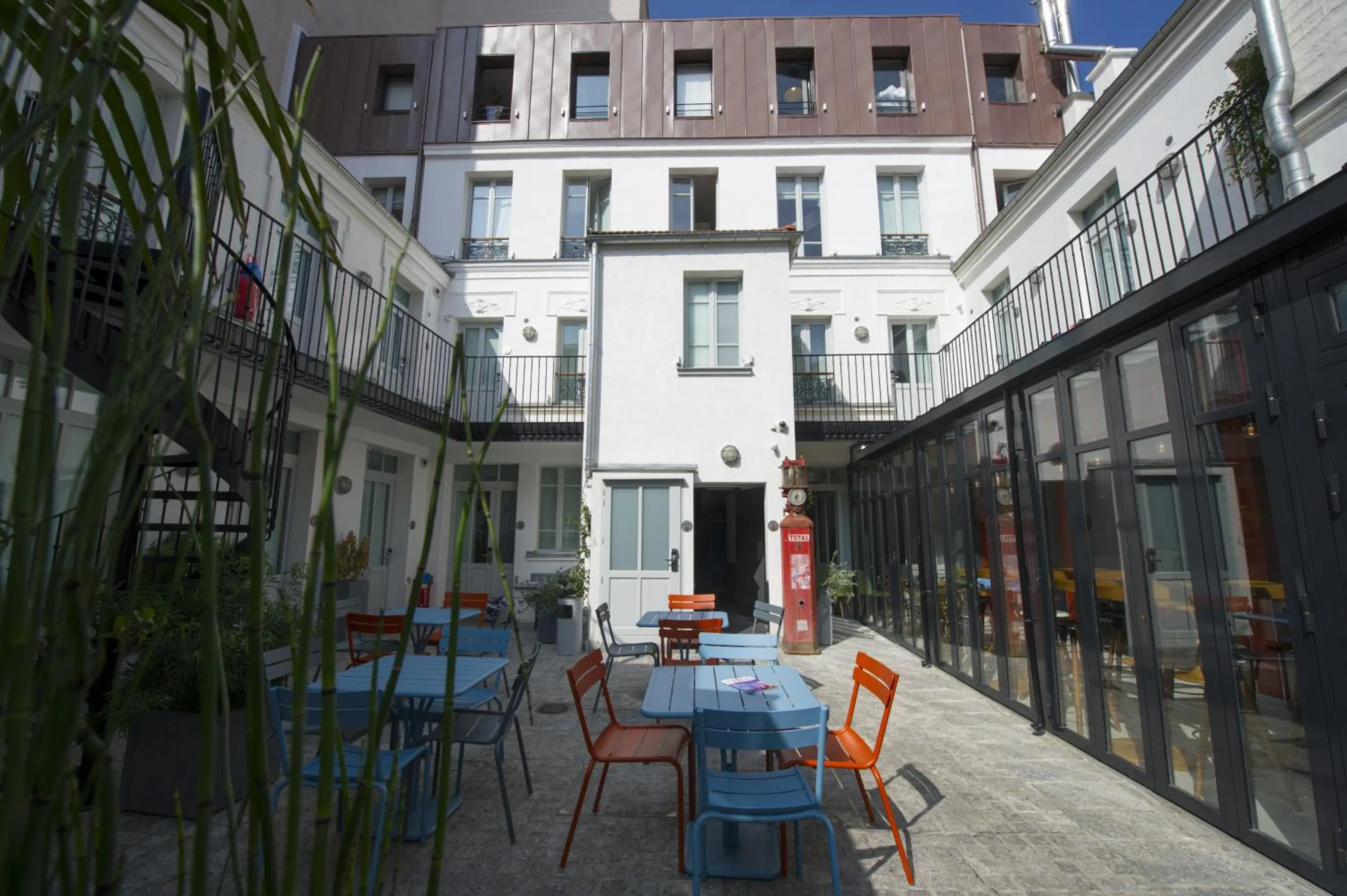 Patio in The 3 Ducks Eiffel Tower by Hiphophostels