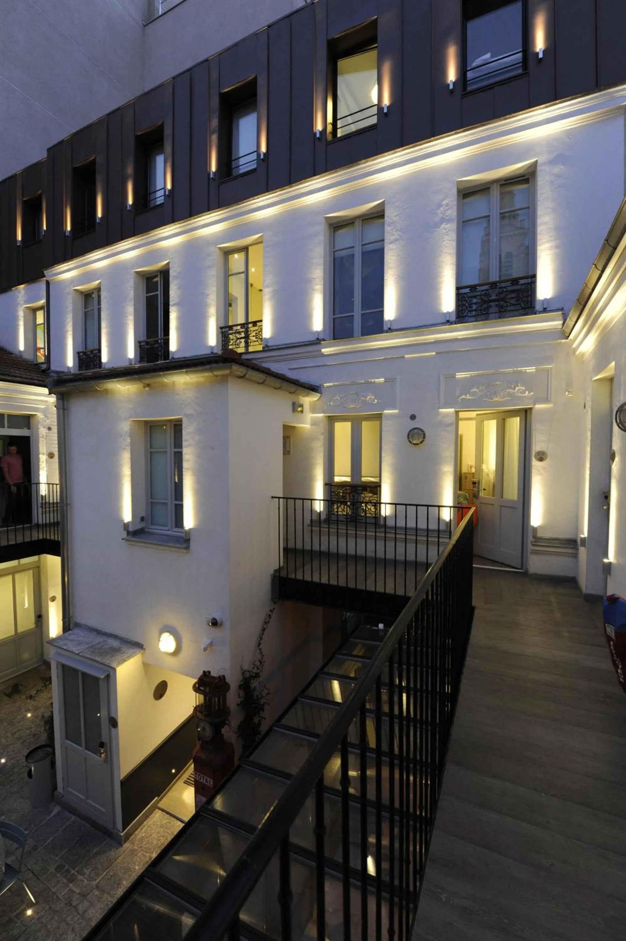 Property building in The 3 Ducks Eiffel Tower by Hiphophostels