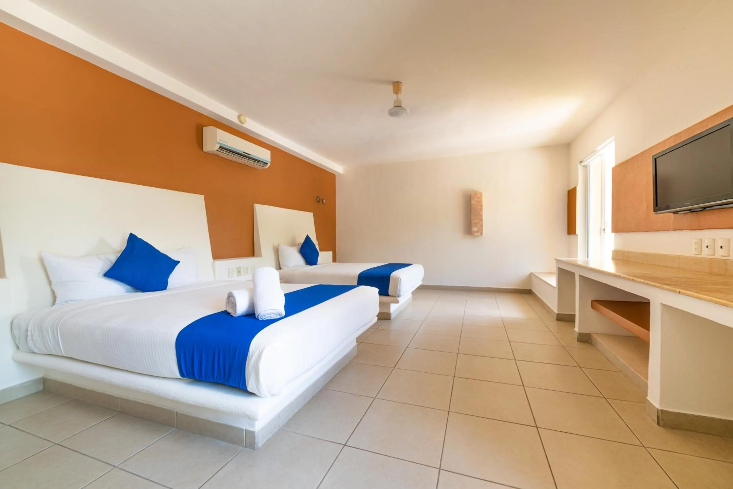 Photo of the whole room, Bed in Hotel Ixzi Plus