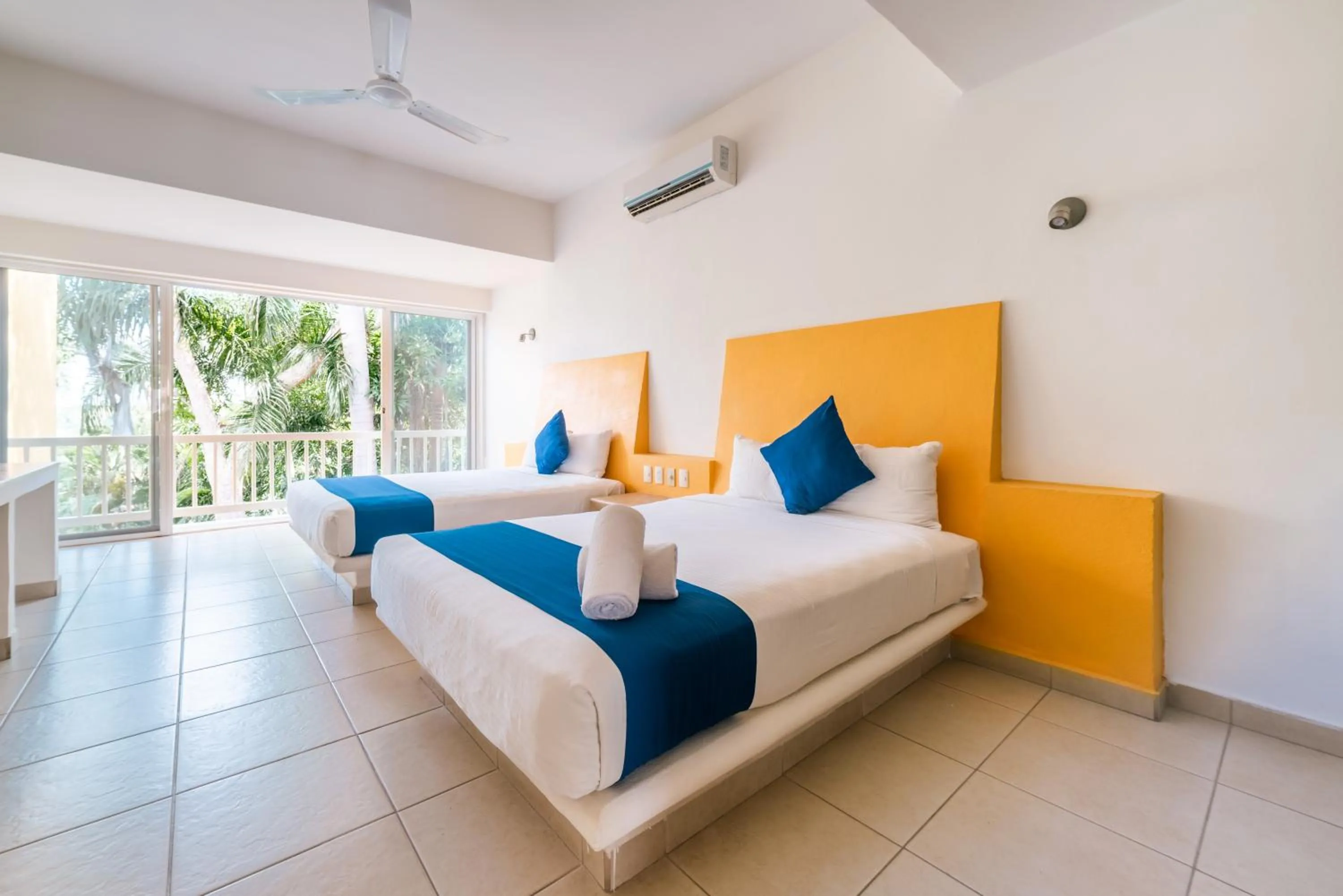 Photo of the whole room, Bed in Hotel Ixzi Plus