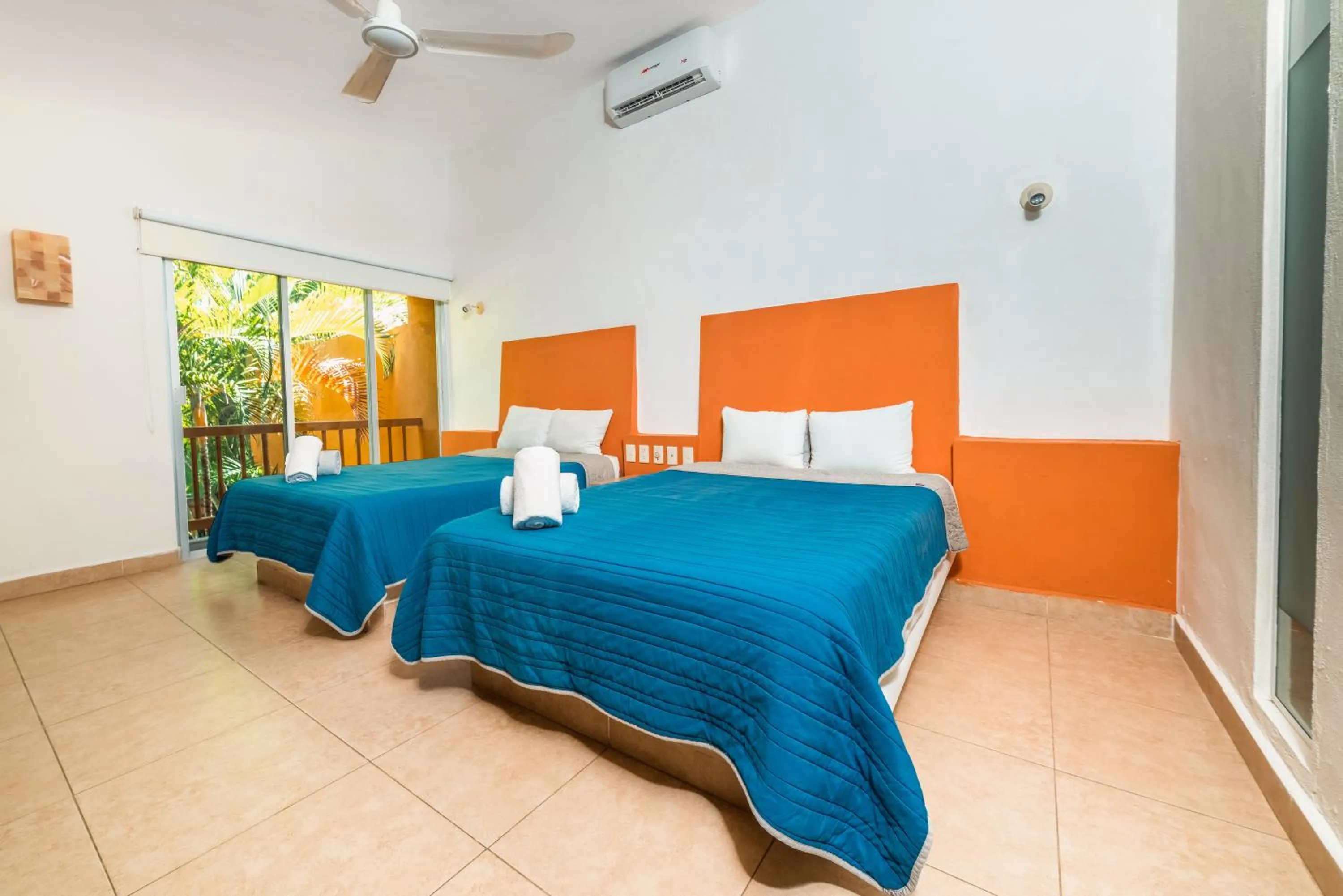 Photo of the whole room, Bed in Hotel Ixzi Plus