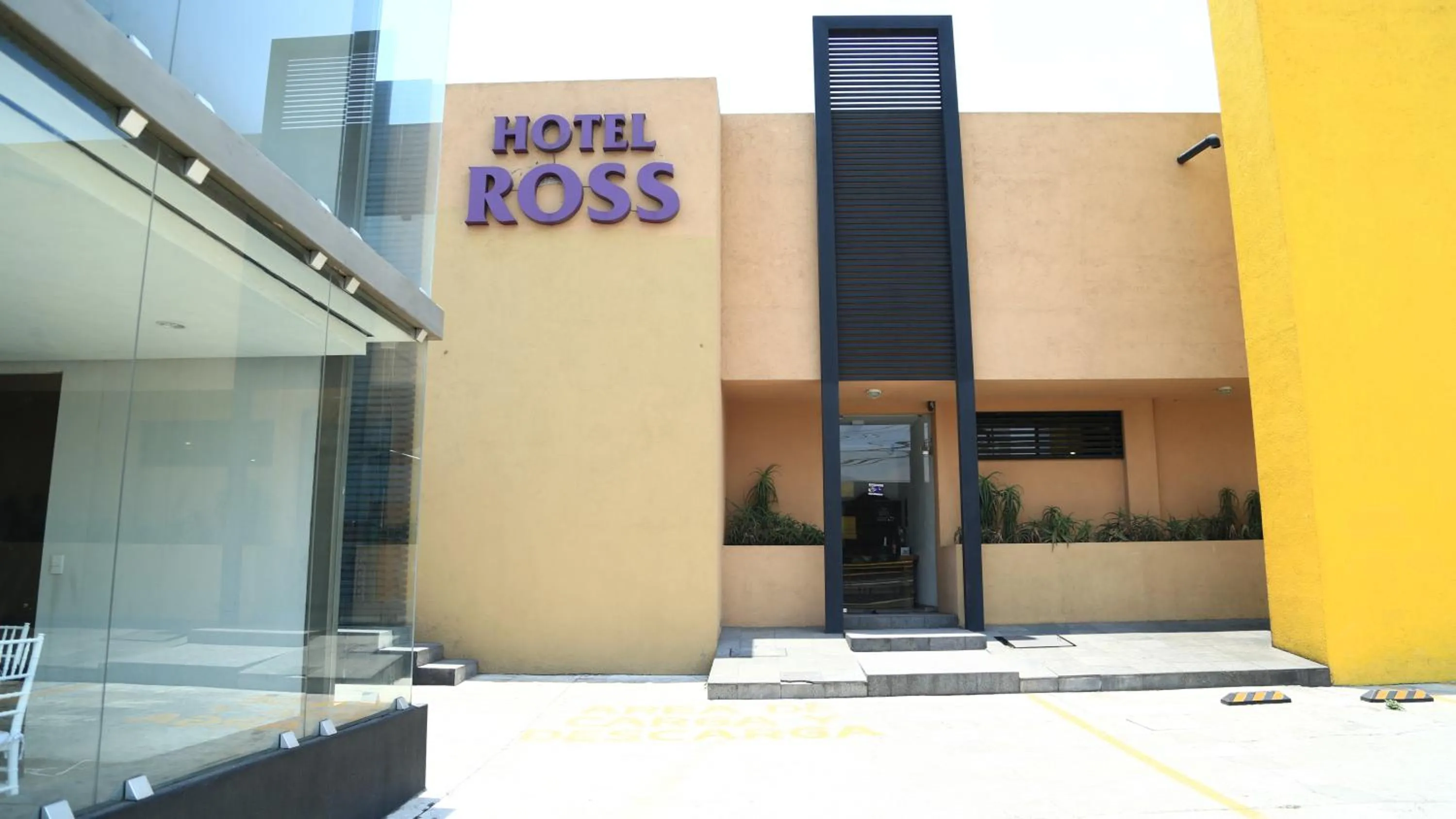 Facade/entrance in Hotel Ross