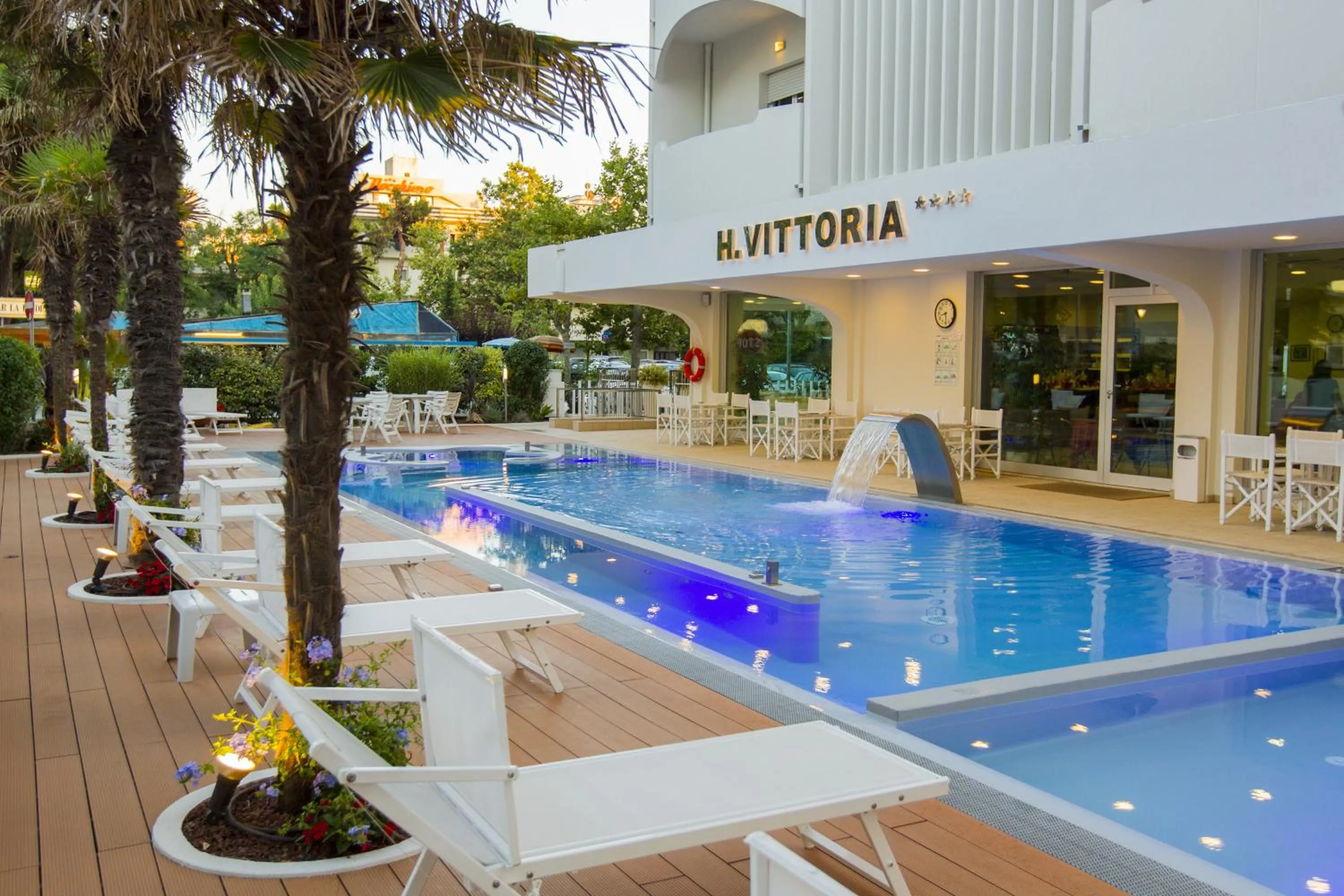 Swimming pool in Hotel Vittoria
