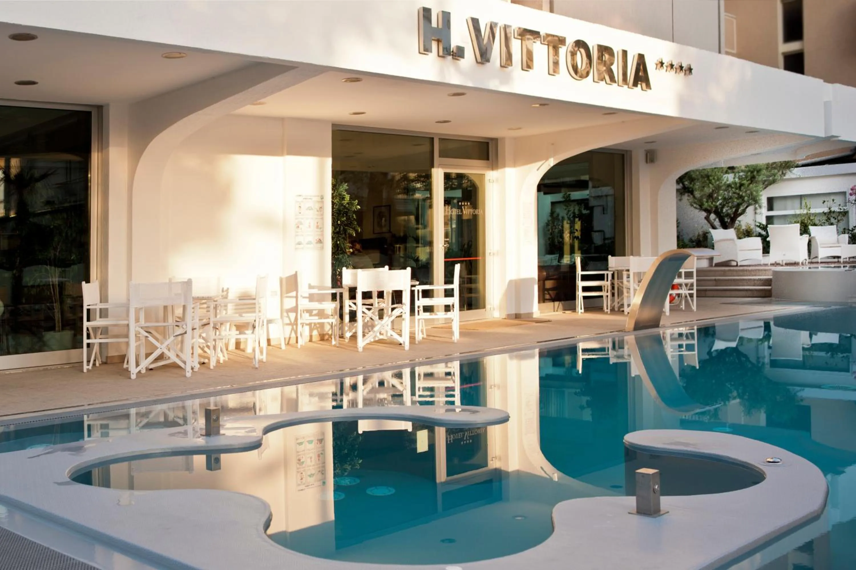 Swimming pool in Hotel Vittoria