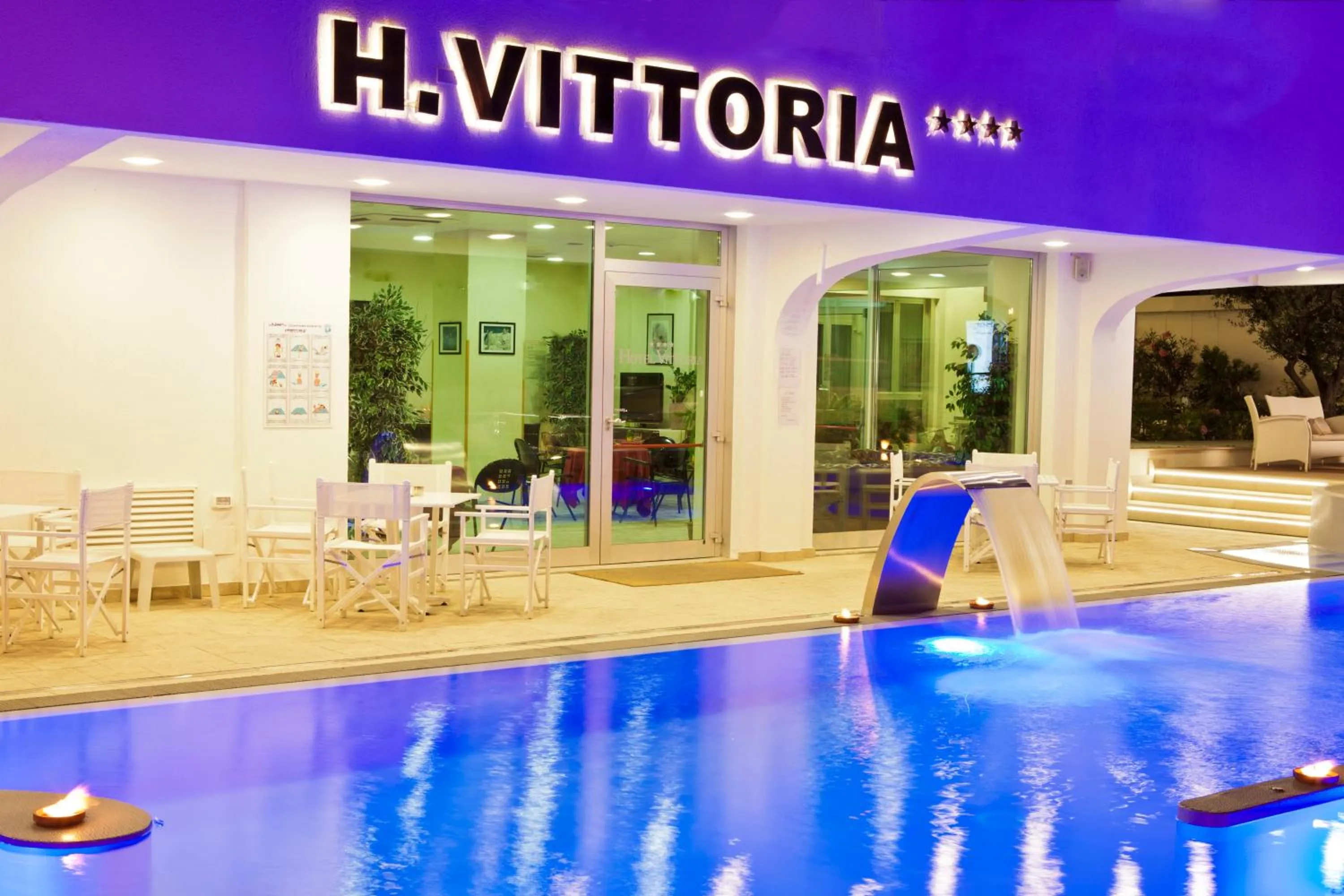 Swimming pool in Hotel Vittoria