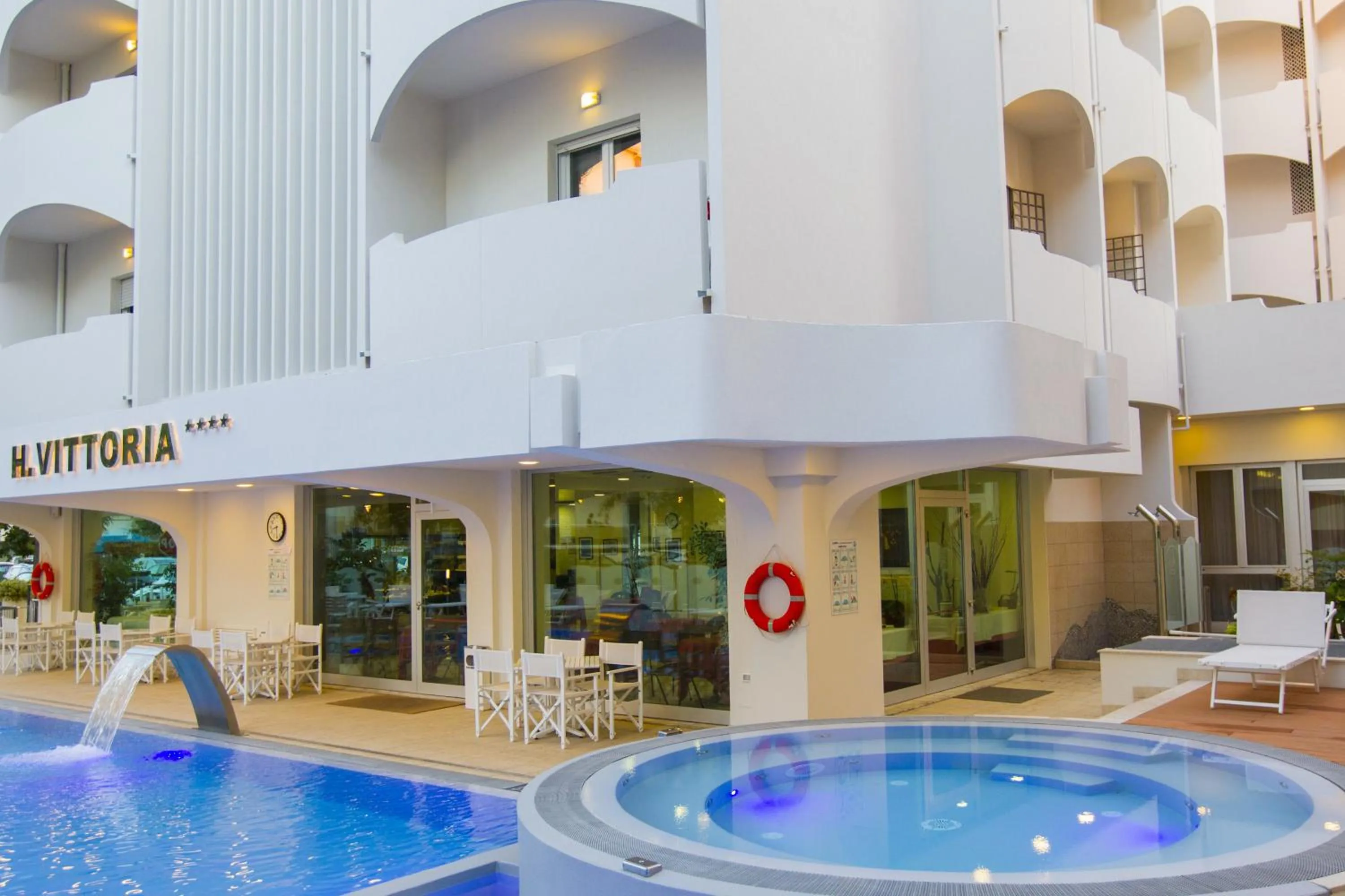 Swimming pool in Hotel Vittoria