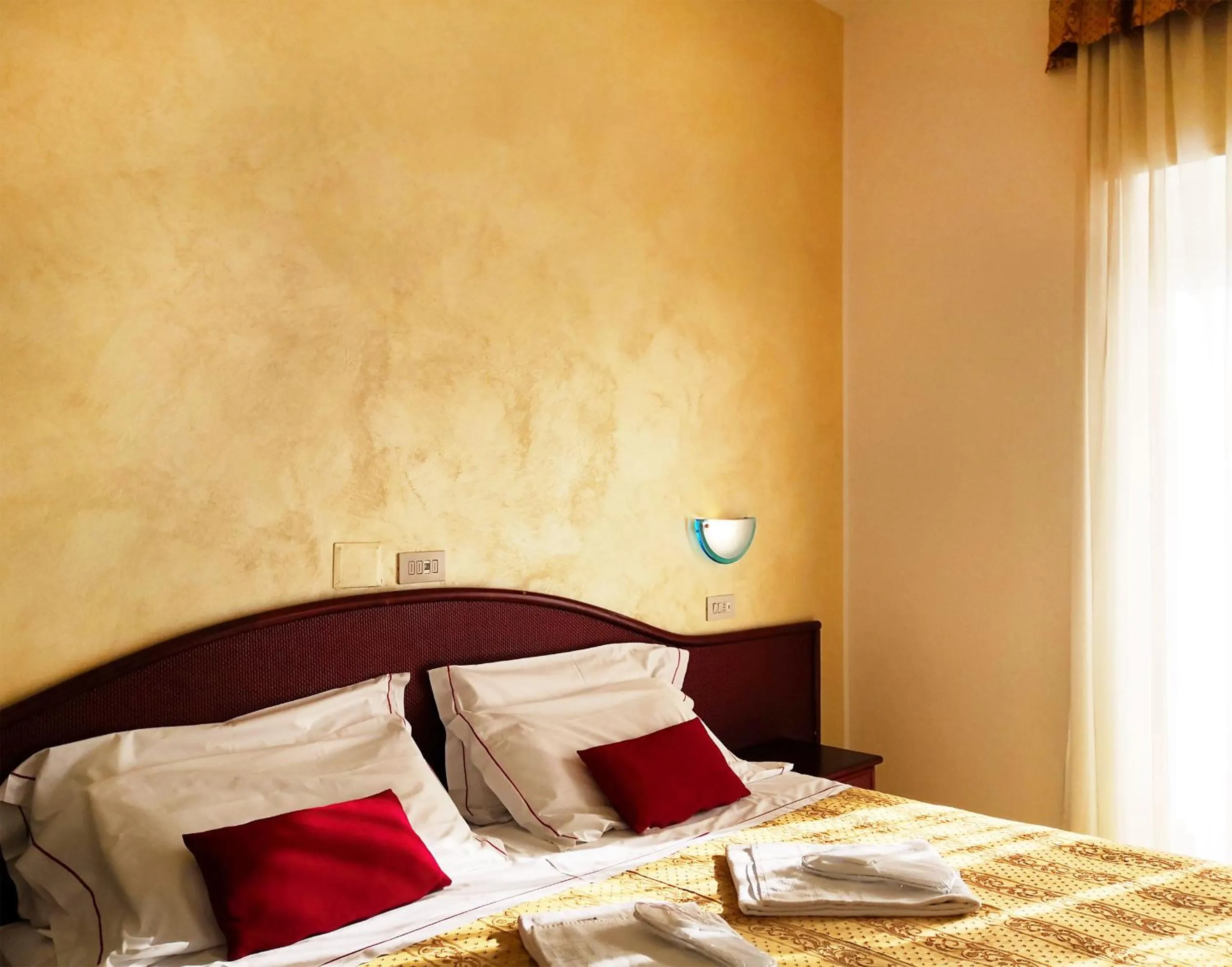 Bedroom, Bed in Hotel Vittoria