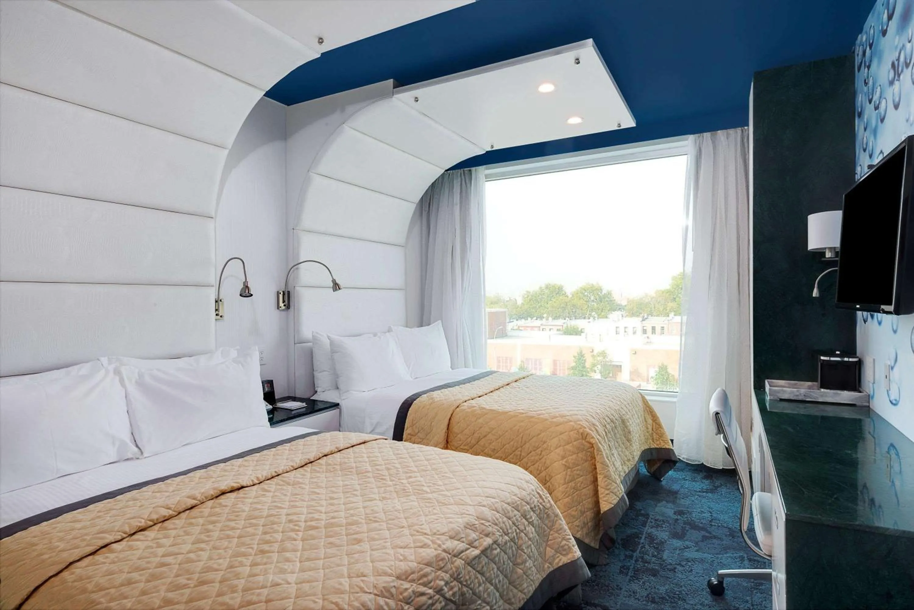 Photo of the whole room, Bed in Wyndham Garden Brooklyn Sunset Park