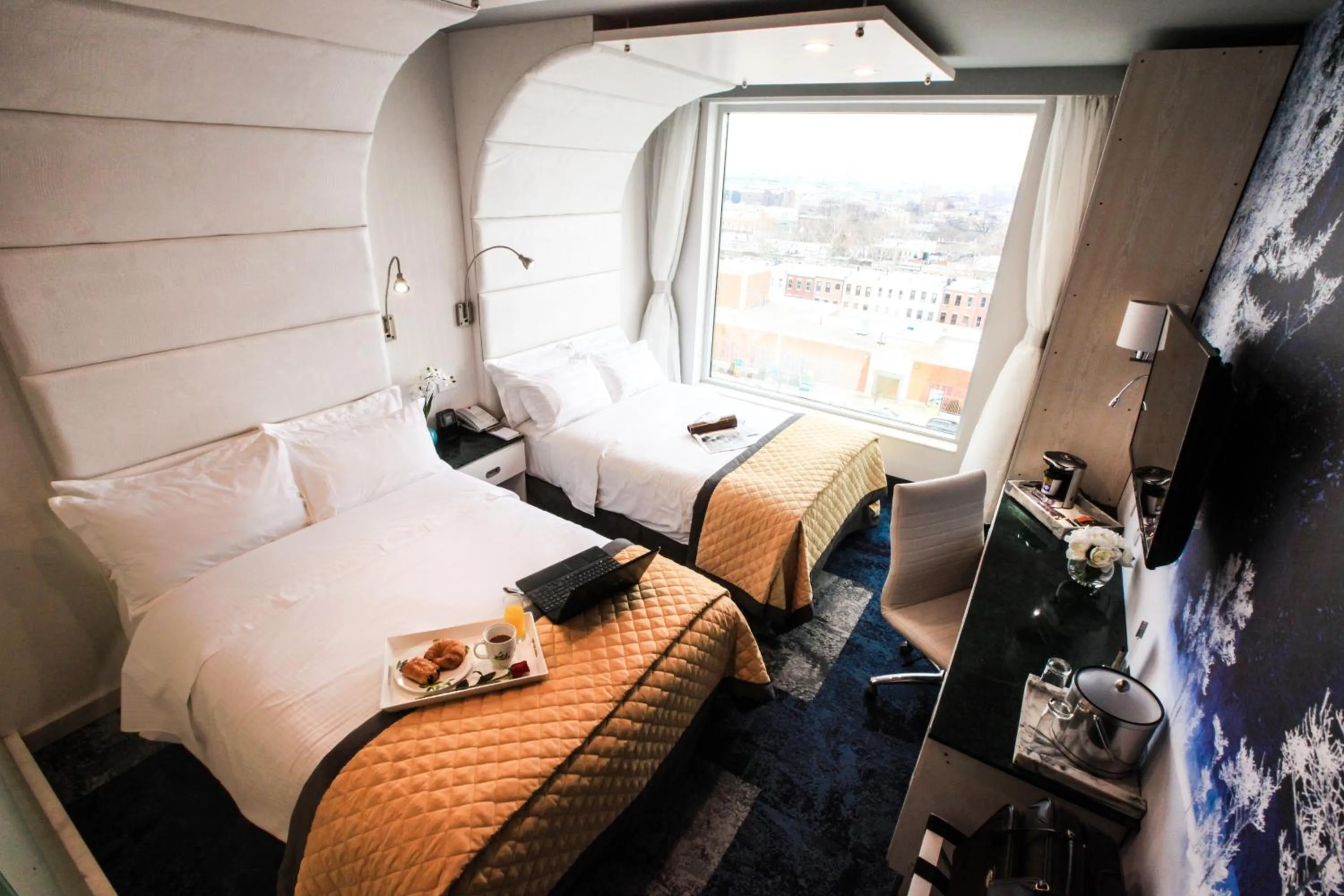 Bedroom, Bed in Wyndham Garden Brooklyn Sunset Park