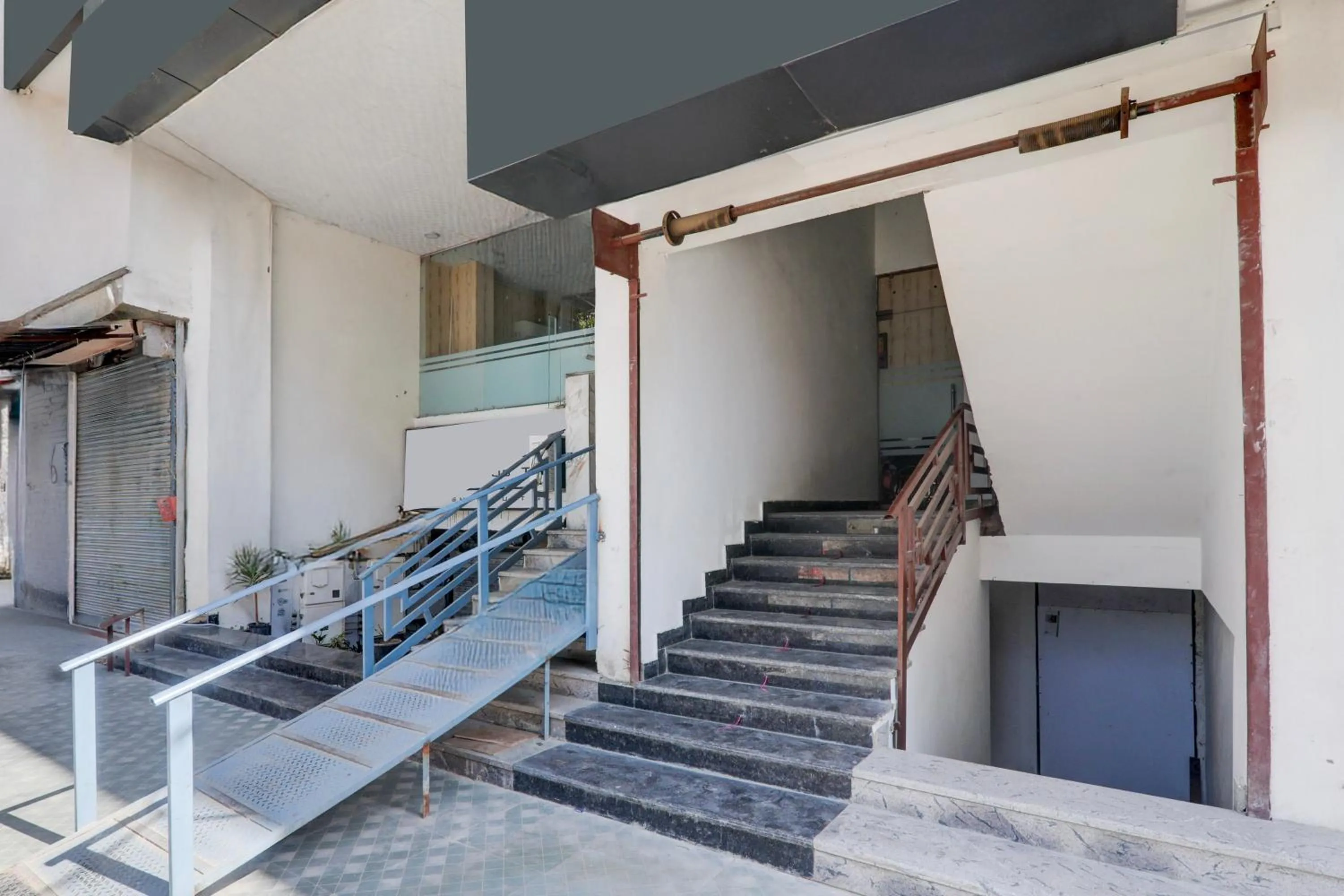 Facade/entrance in Super Collection O Kakadeo Kanpur Formerly Hotel Avon