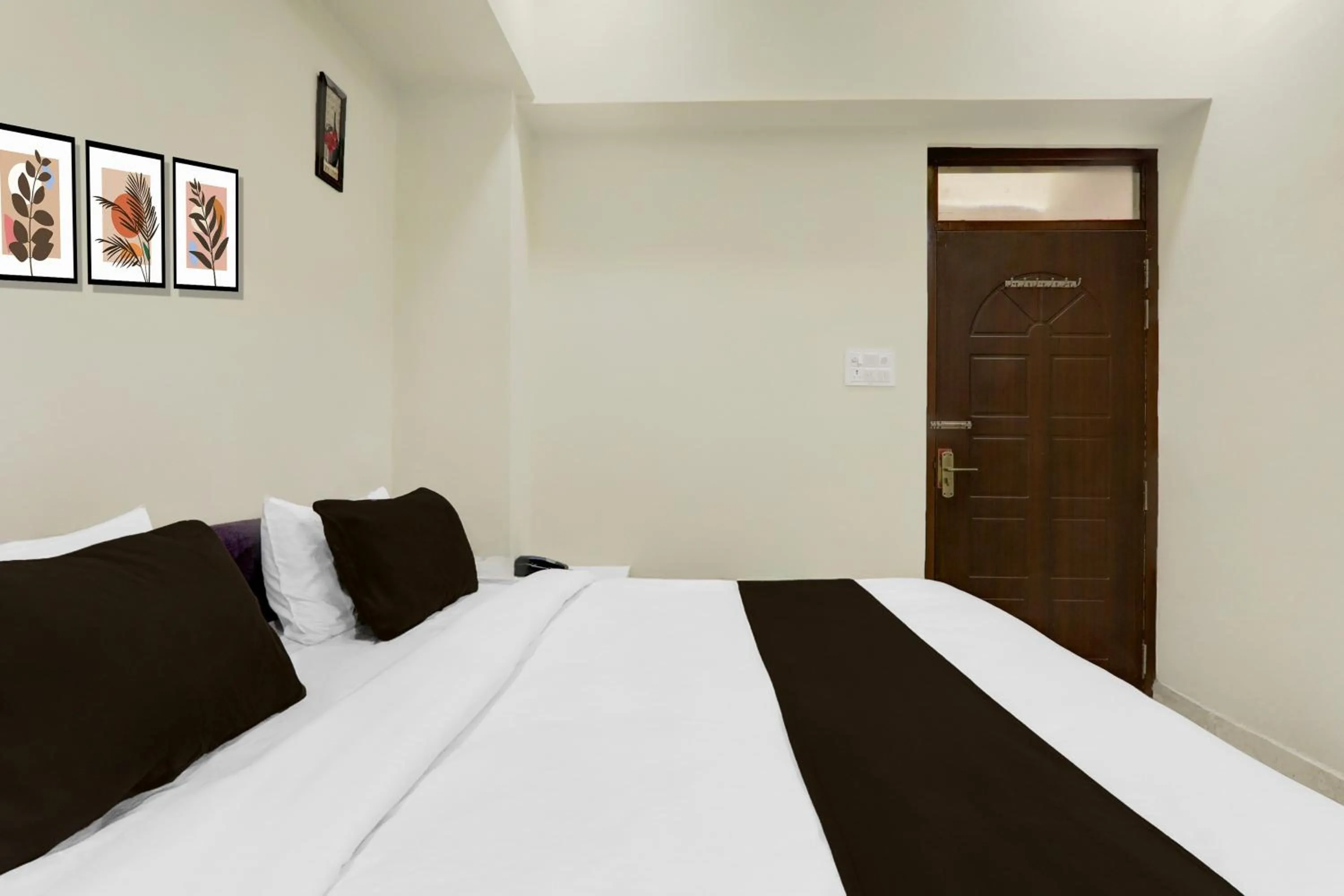 Bedroom, Bed in Super Collection O Kakadeo Kanpur Formerly Hotel Avon