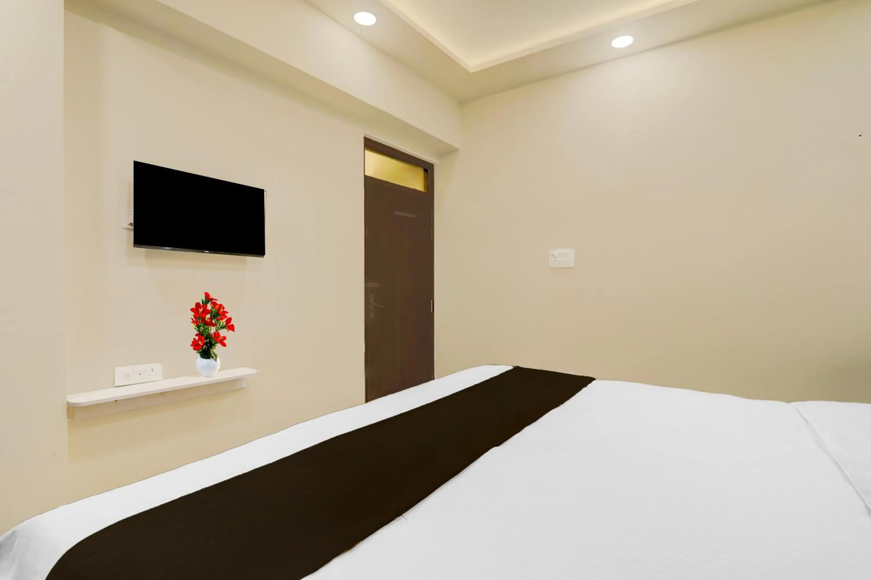 Bedroom, Bed in Super Collection O Kakadeo Kanpur Formerly Hotel Avon