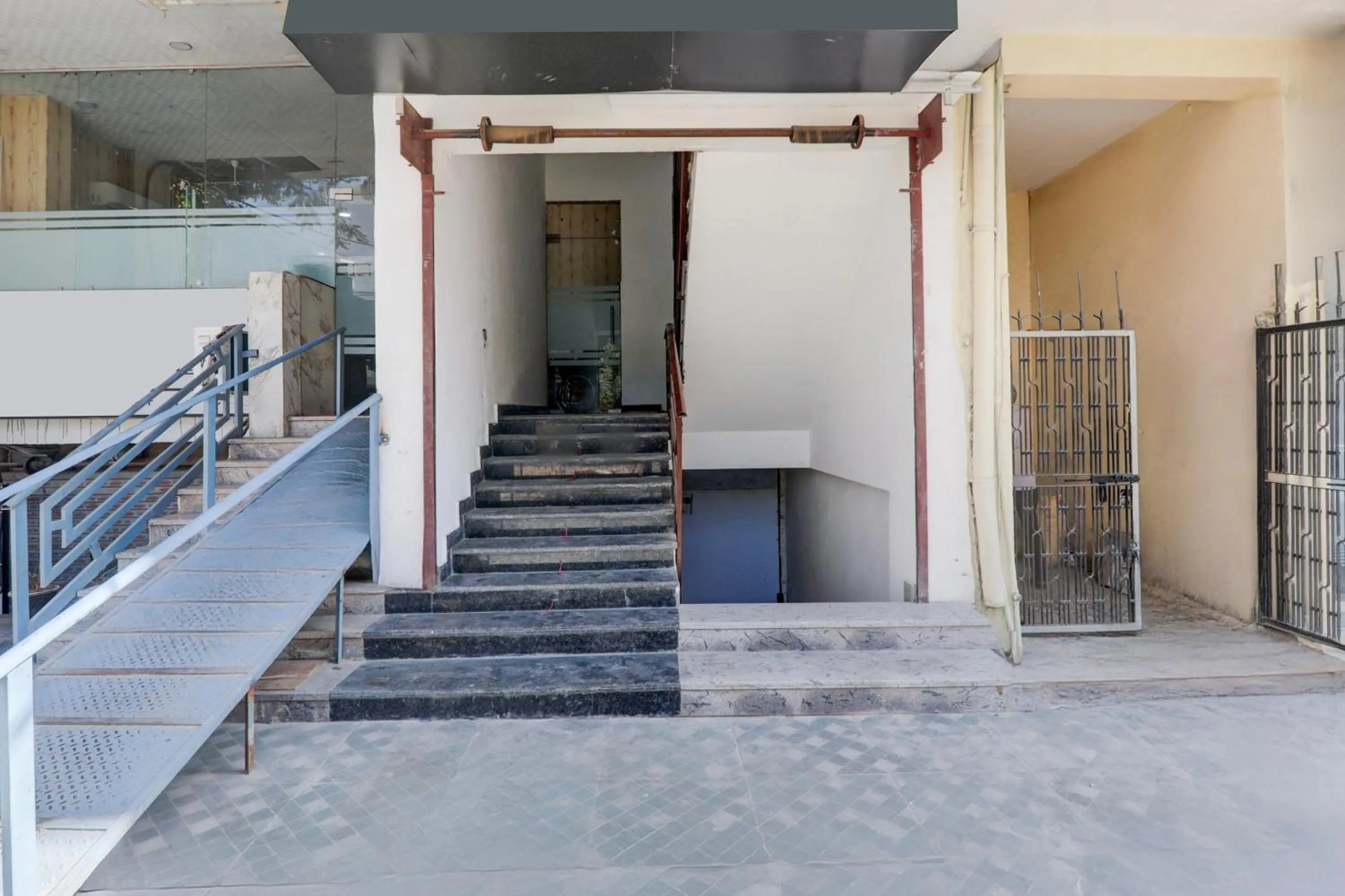 Facade/entrance in Super Collection O Kakadeo Kanpur Formerly Hotel Avon