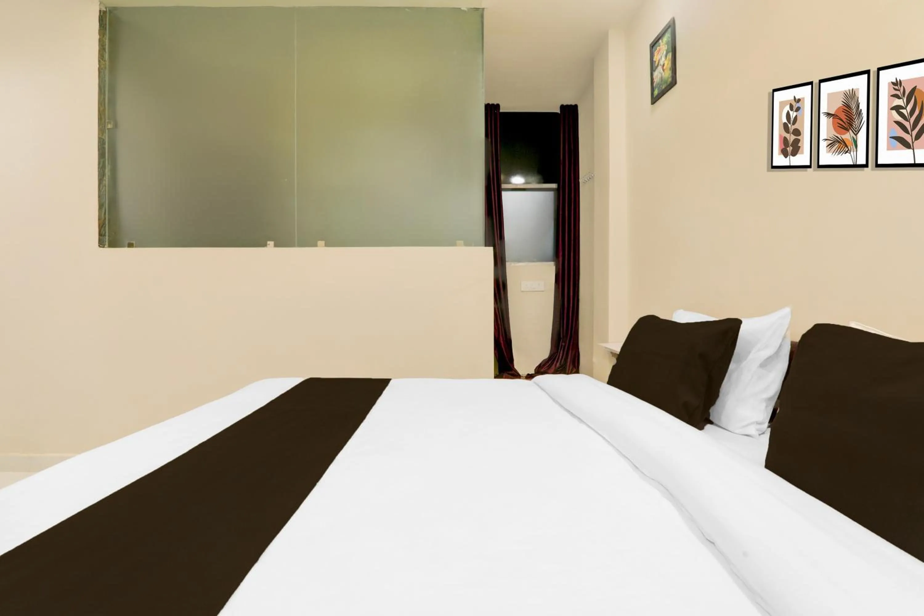 Bedroom, Bed in Super Collection O Kakadeo Kanpur Formerly Hotel Avon