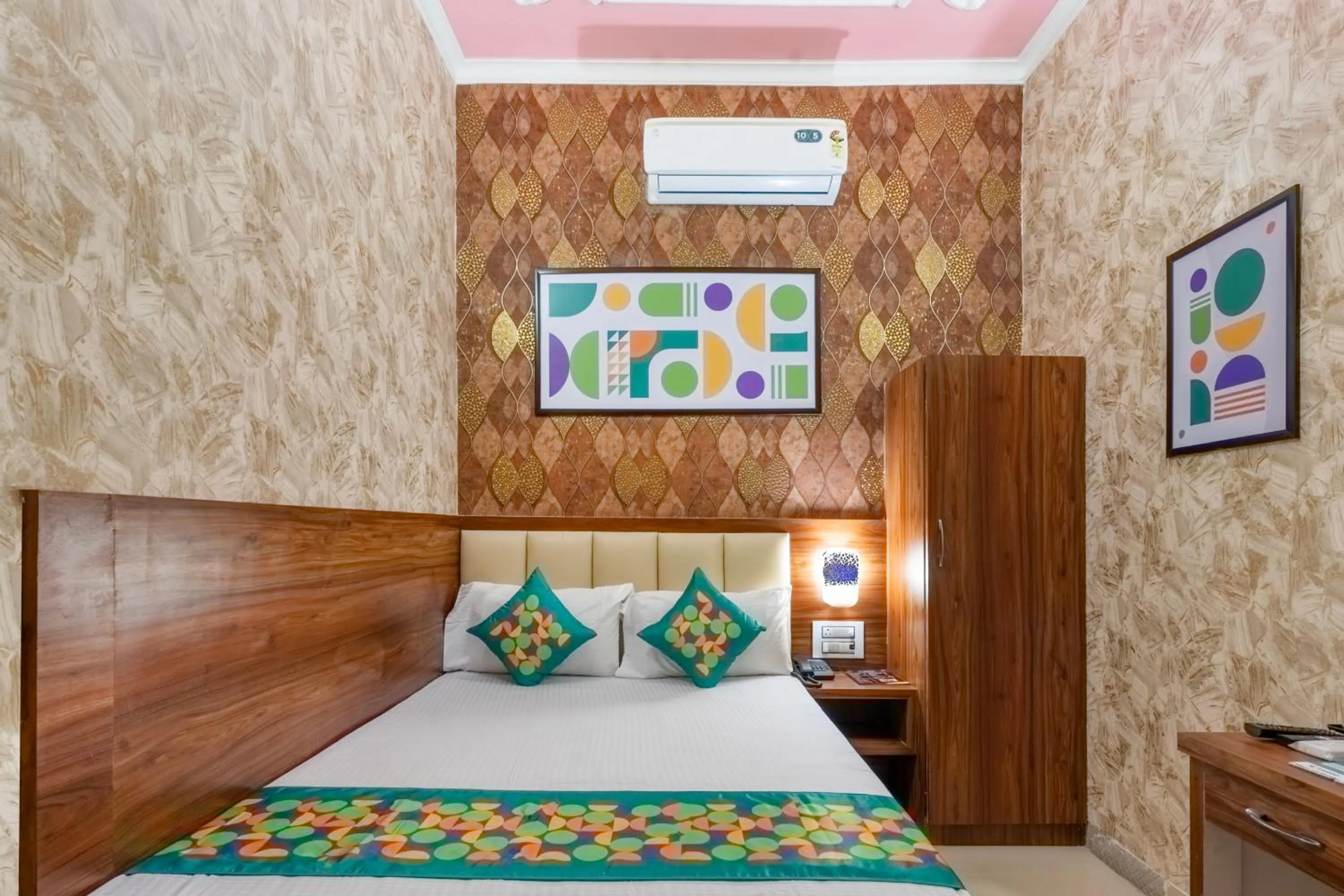 Bedroom, Bed in Treebo Una Regency - Near AIIMS Patna