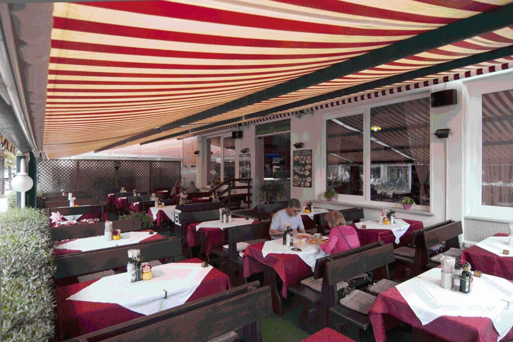 Restaurant/places to eat in Hotel Rialto