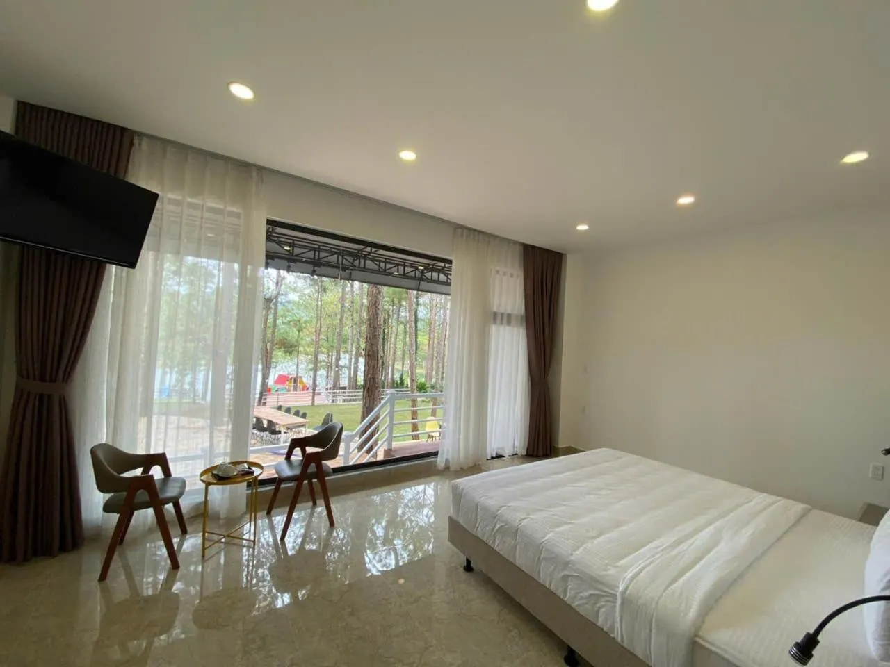 Bed in Romeo & Juliet Dalat