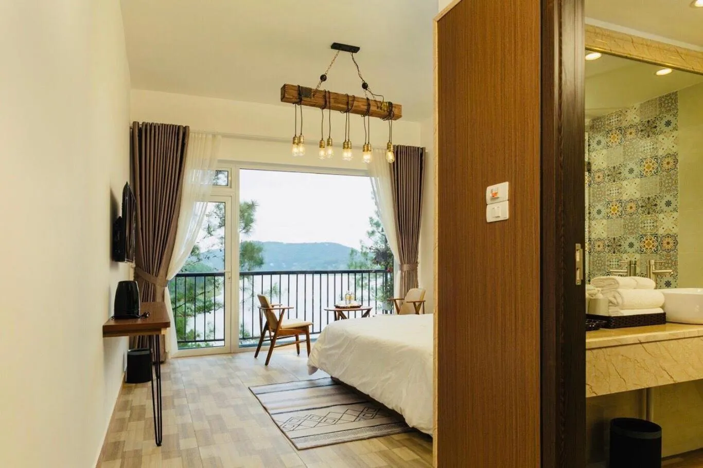 Bed in Romeo & Juliet Dalat