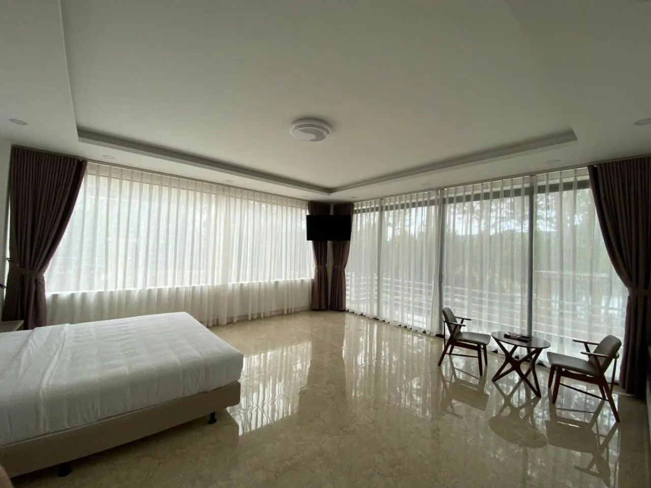 Bed in Romeo & Juliet Dalat