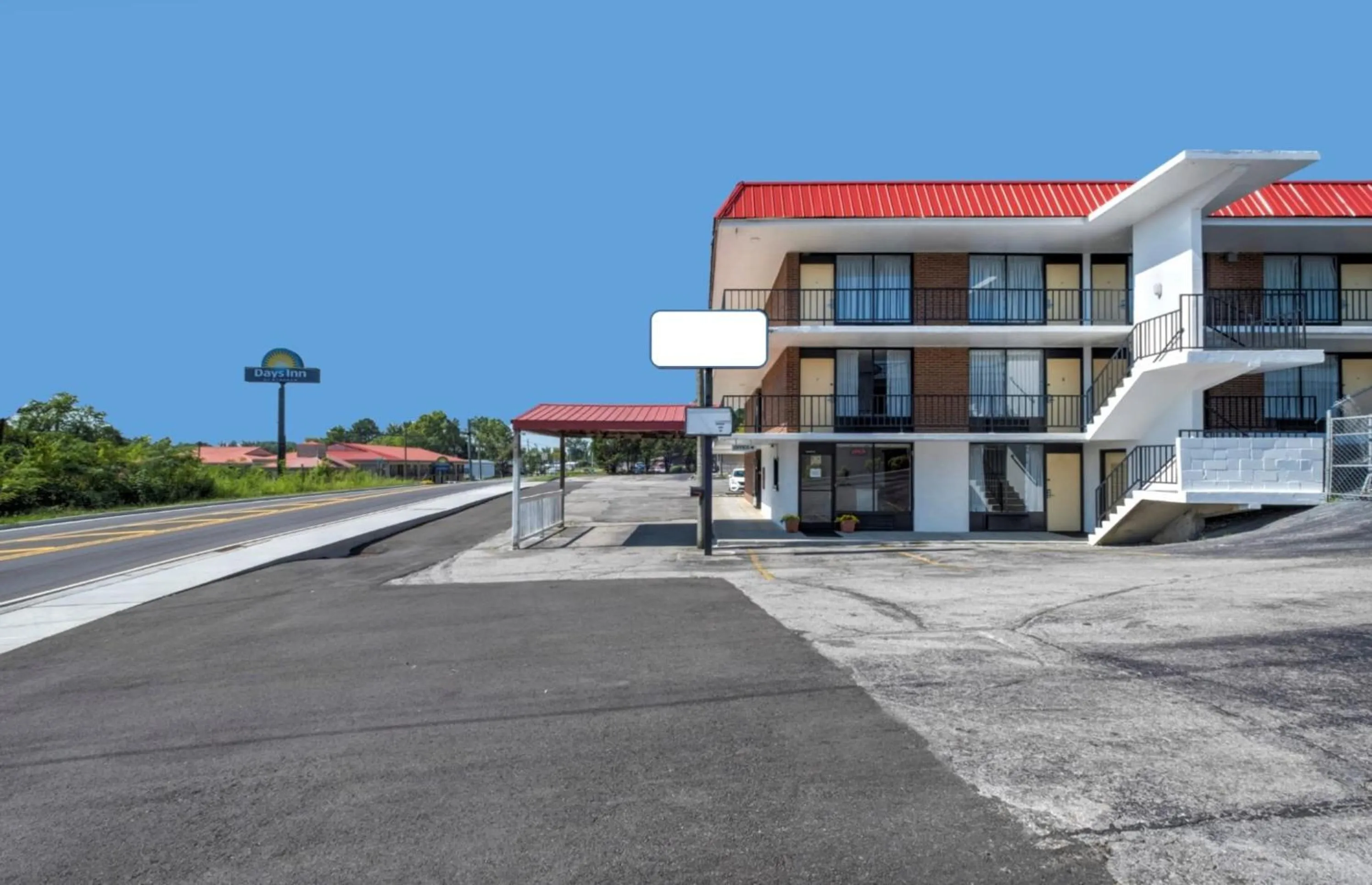 Facade/entrance in OYO Hotel Cleveland, TN