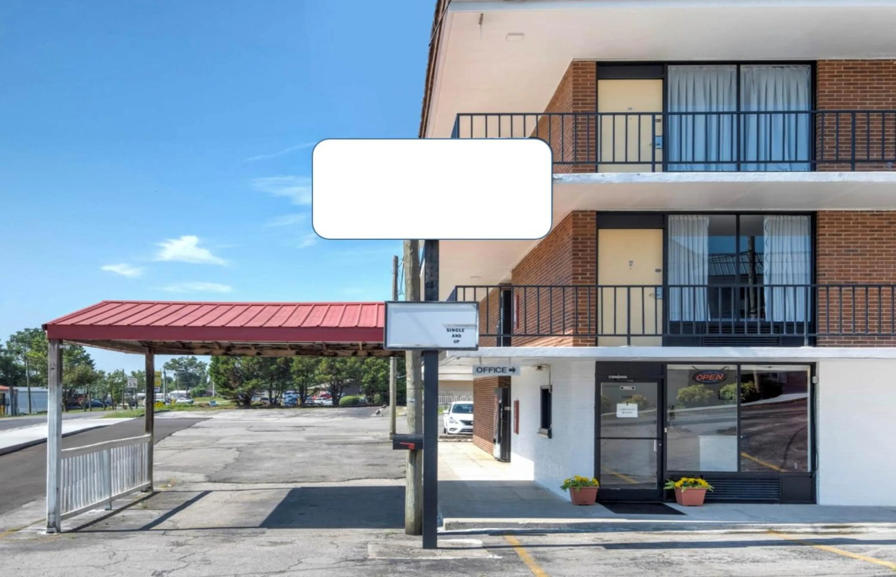 Facade/entrance in OYO Hotel Cleveland, TN