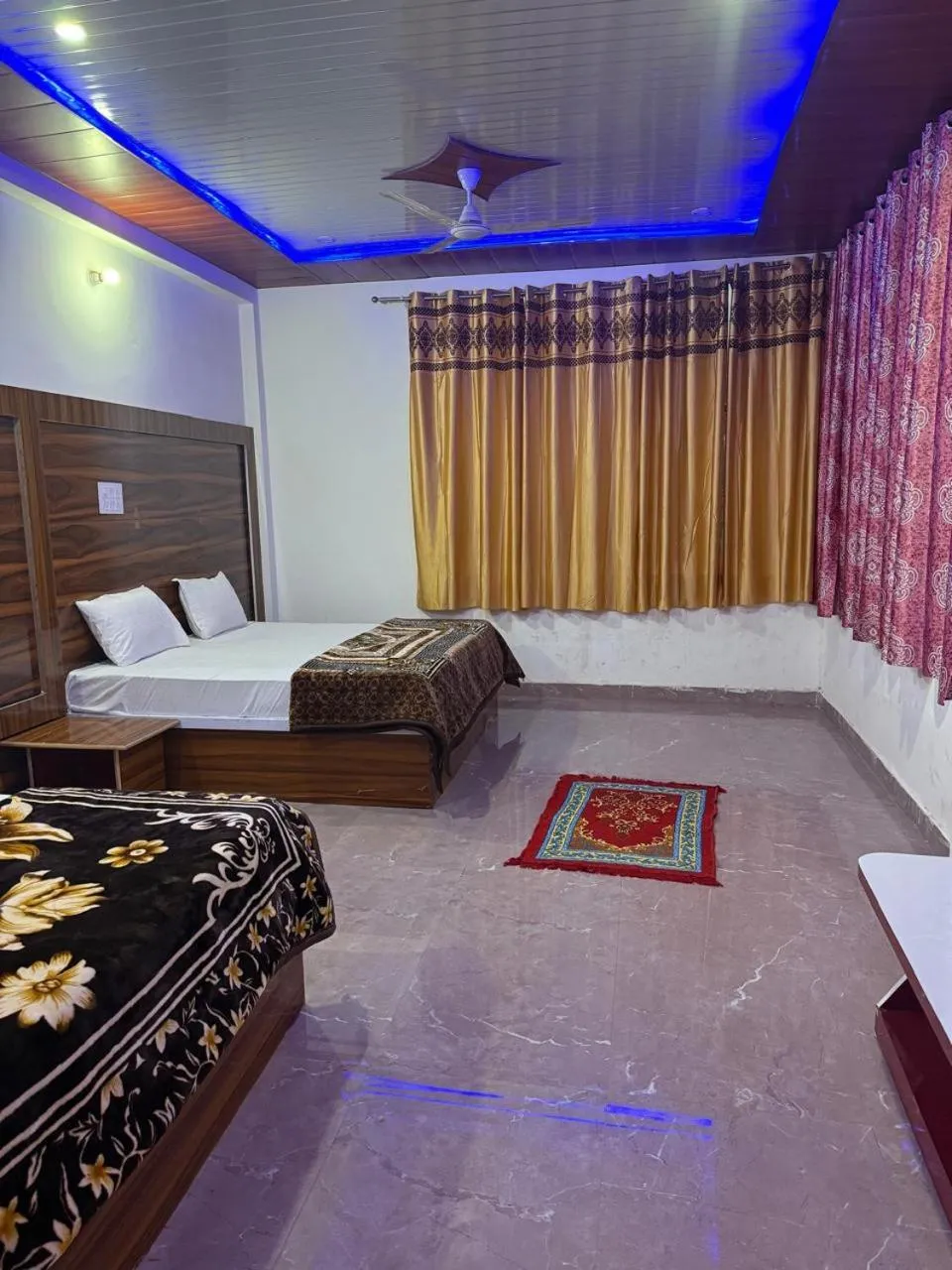 Bed in Hotel Sharda Palace