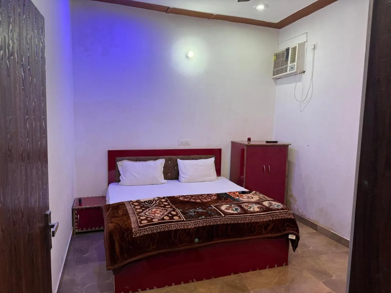 Bed in Hotel Sharda Palace