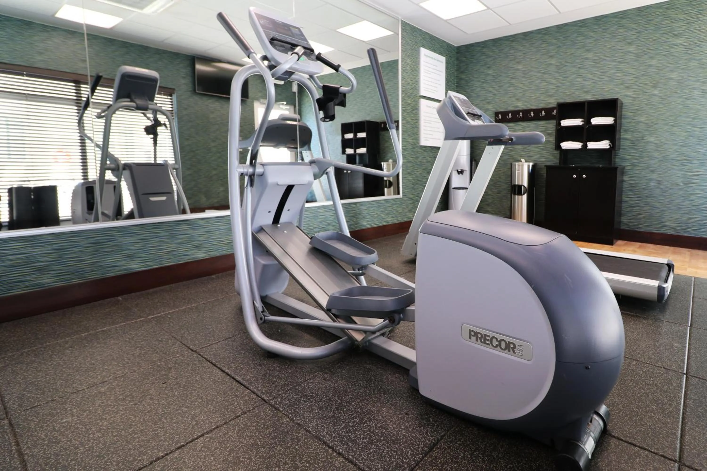 Fitness centre/facilities in Holiday Inn Hotel & Suites Hermosillo Aeropuerto by IHG