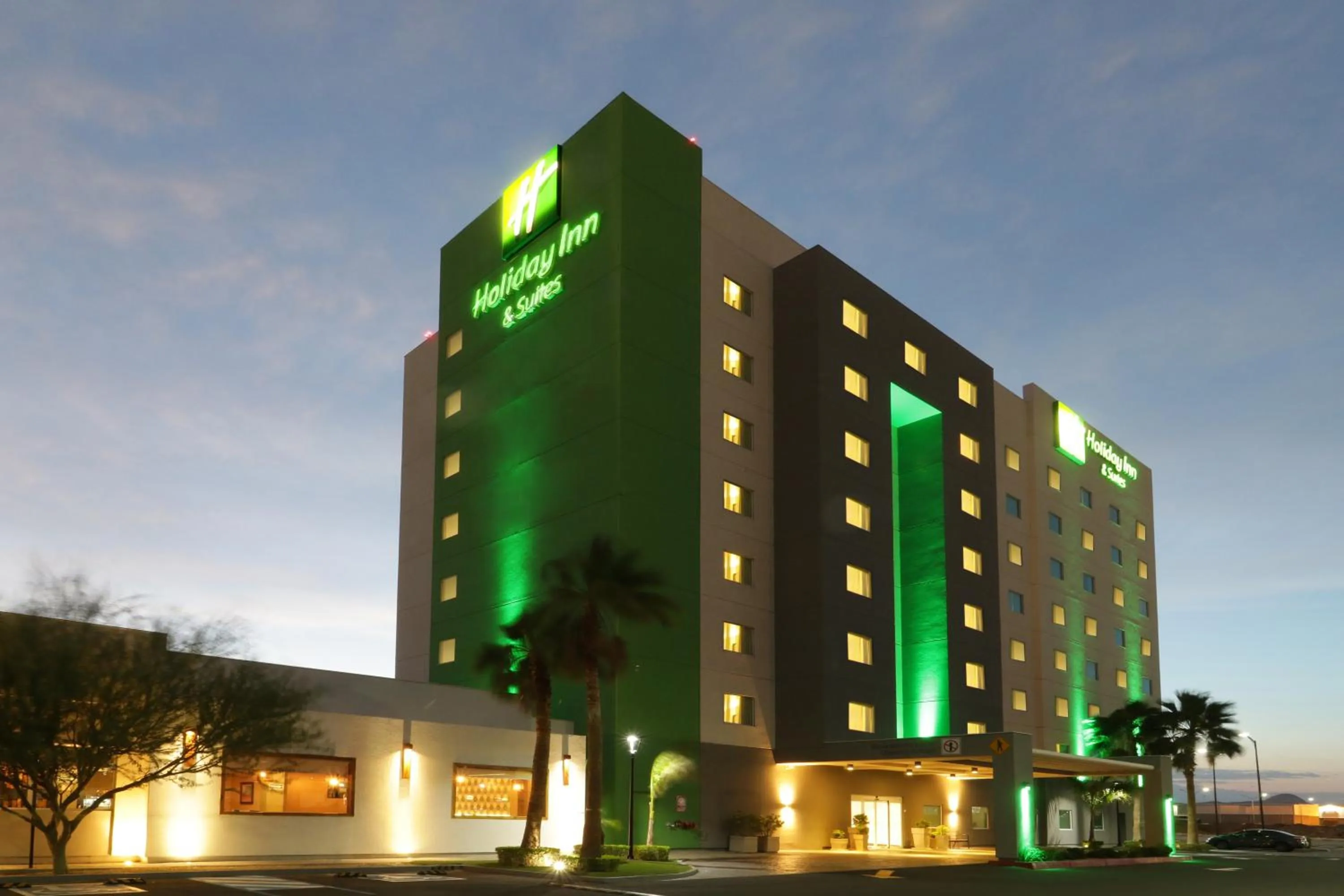 Property building in Holiday Inn Hotel & Suites Hermosillo Aeropuerto by IHG