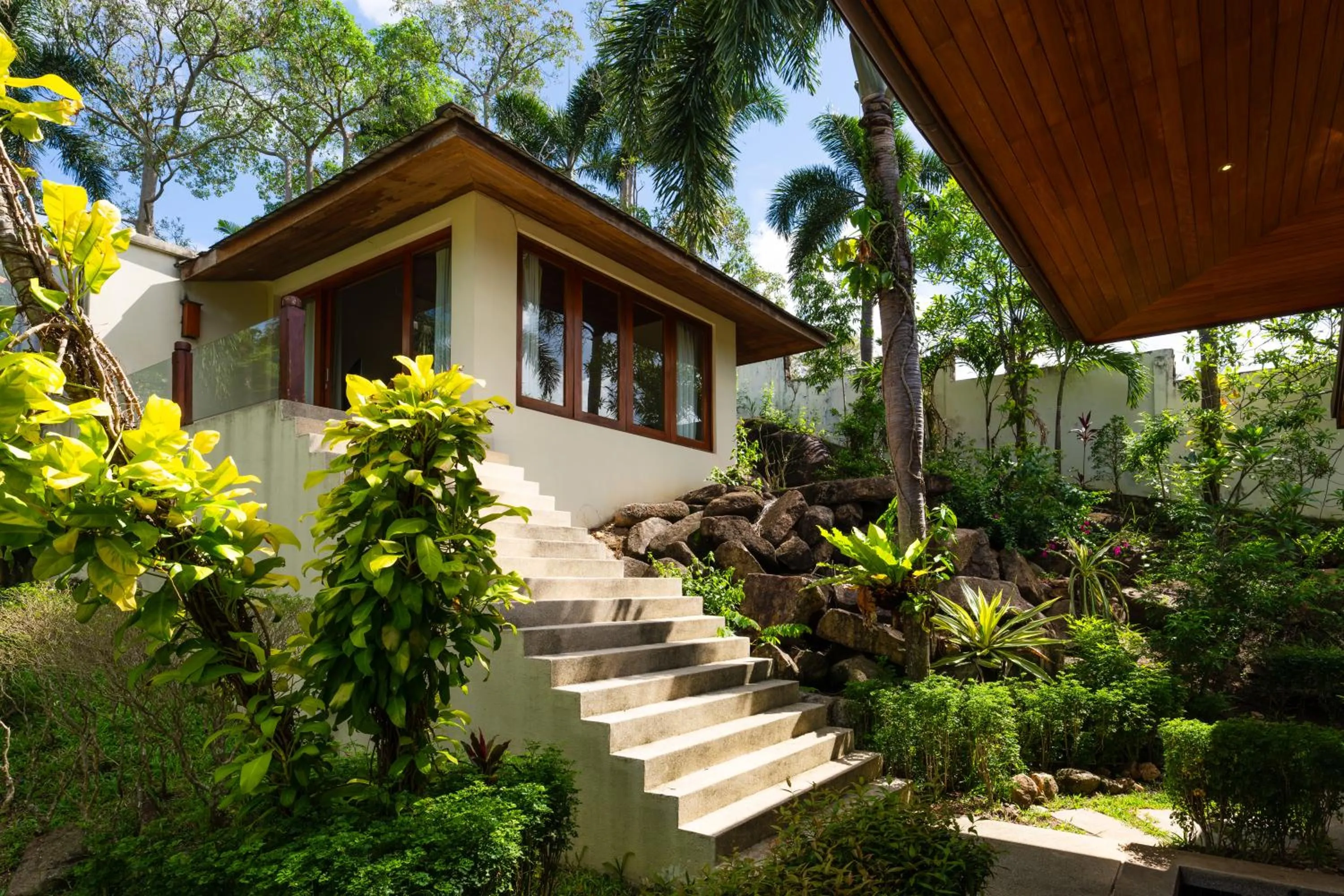 Day in Ban Reemo Luxury Villa