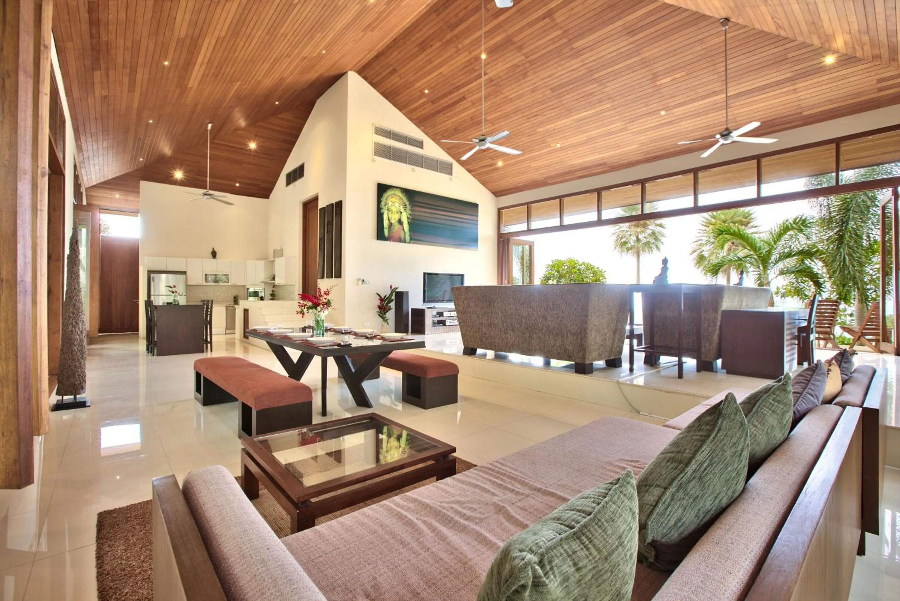 Communal lounge/ TV room in Ban Reemo Luxury Villa