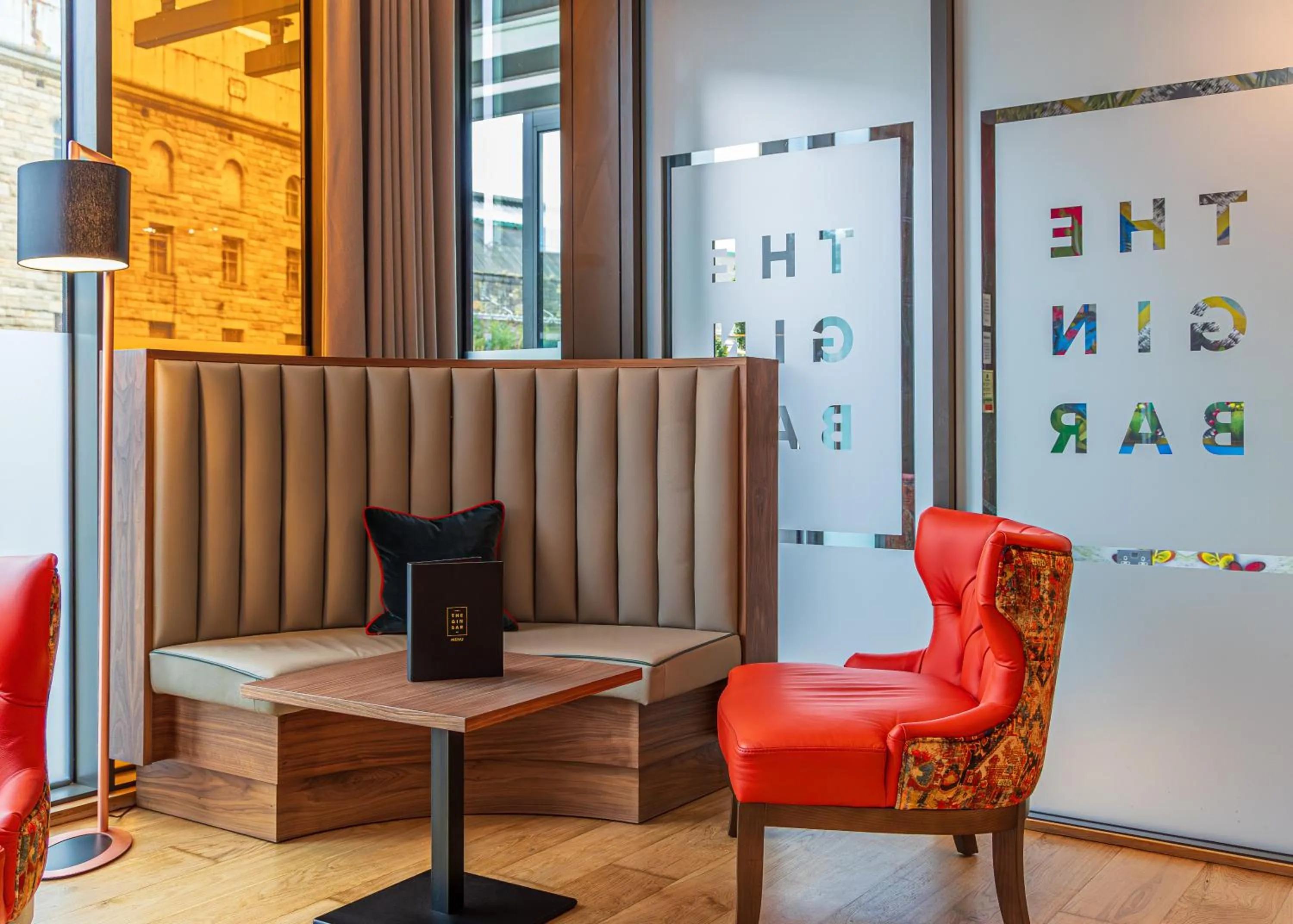 Lounge or bar in Crowne Plaza Newcastle - Stephenson Quarter by IHG