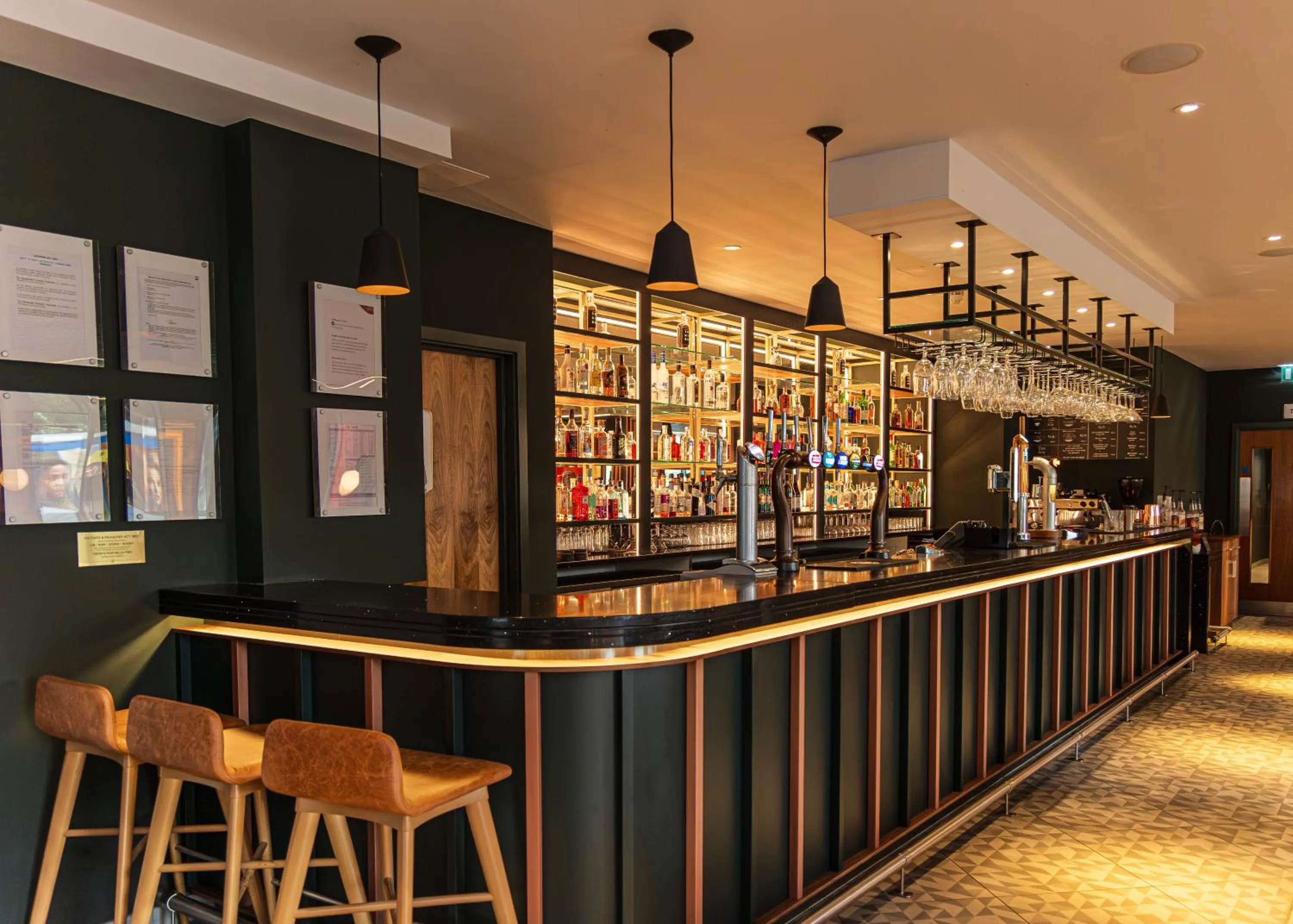 Lounge or bar in Crowne Plaza Newcastle - Stephenson Quarter by IHG