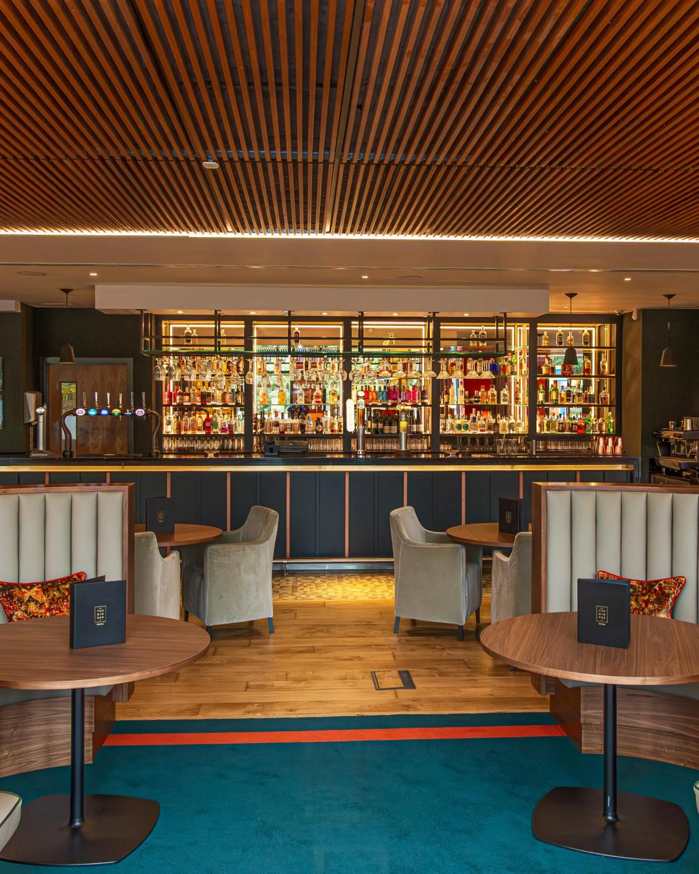 Lounge or bar in Crowne Plaza Newcastle - Stephenson Quarter by IHG