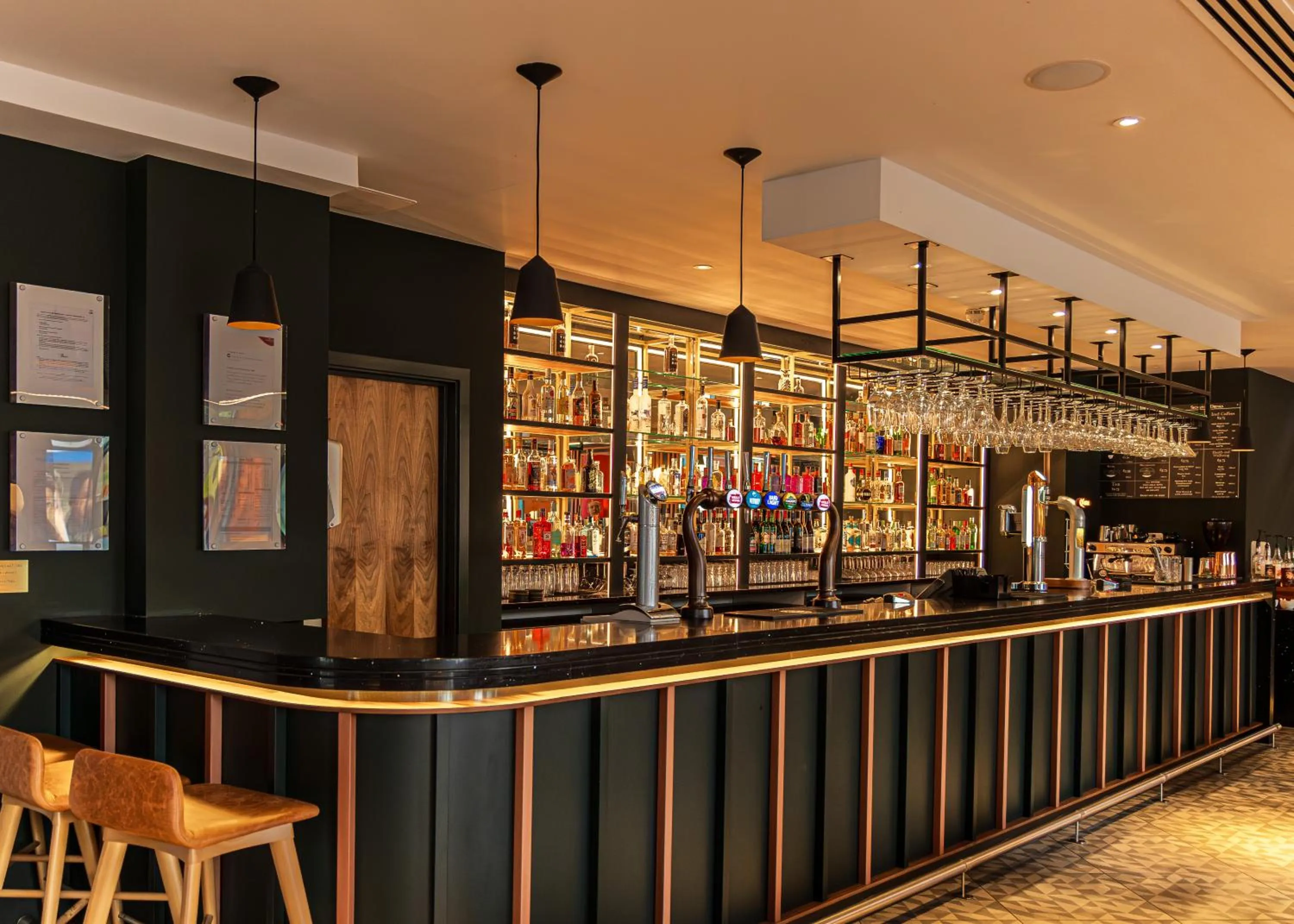Lounge or bar in Crowne Plaza Newcastle - Stephenson Quarter by IHG