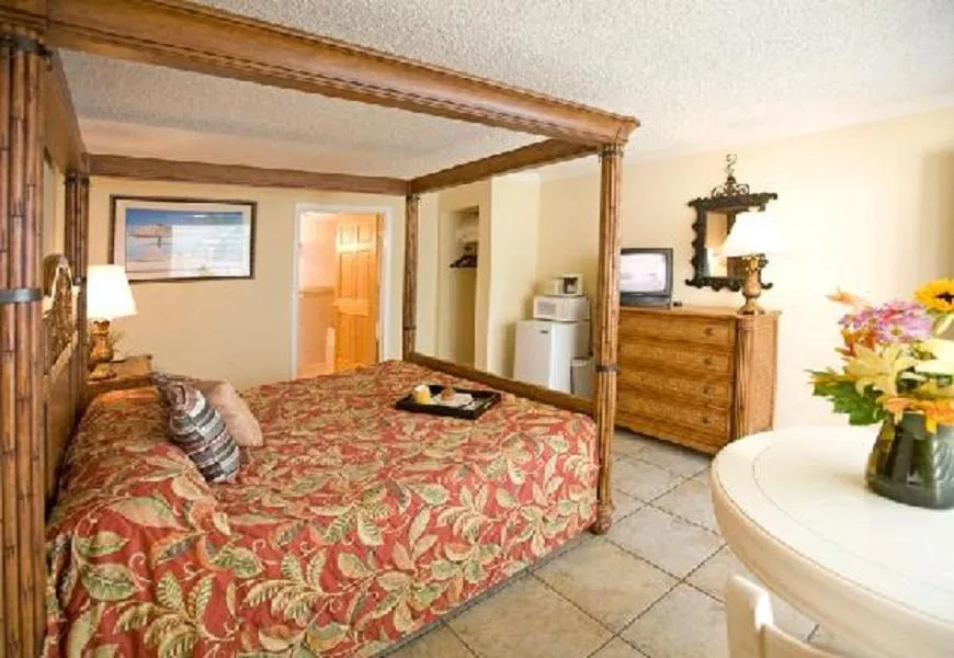 King Room with Pool View in Aqua Beach Hotel