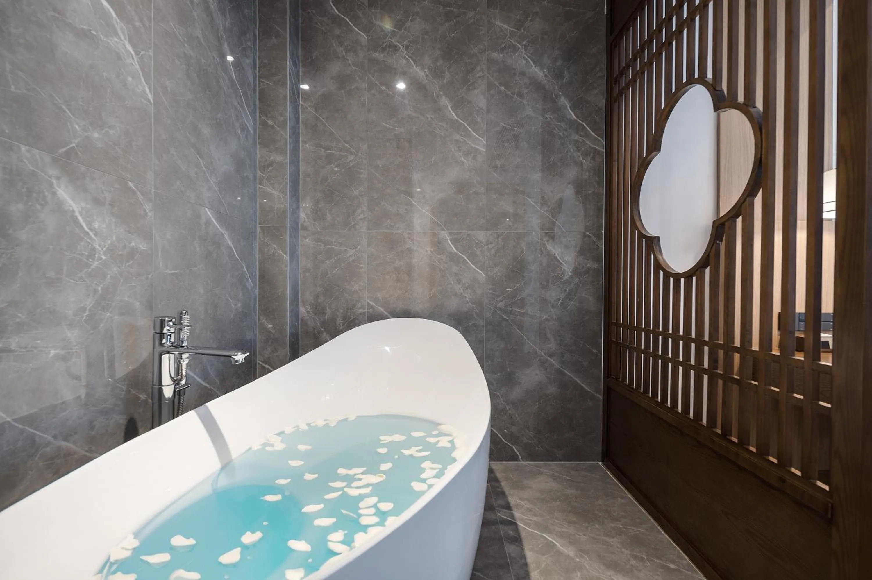Bath in Z HOTEL- Qingchengshan
