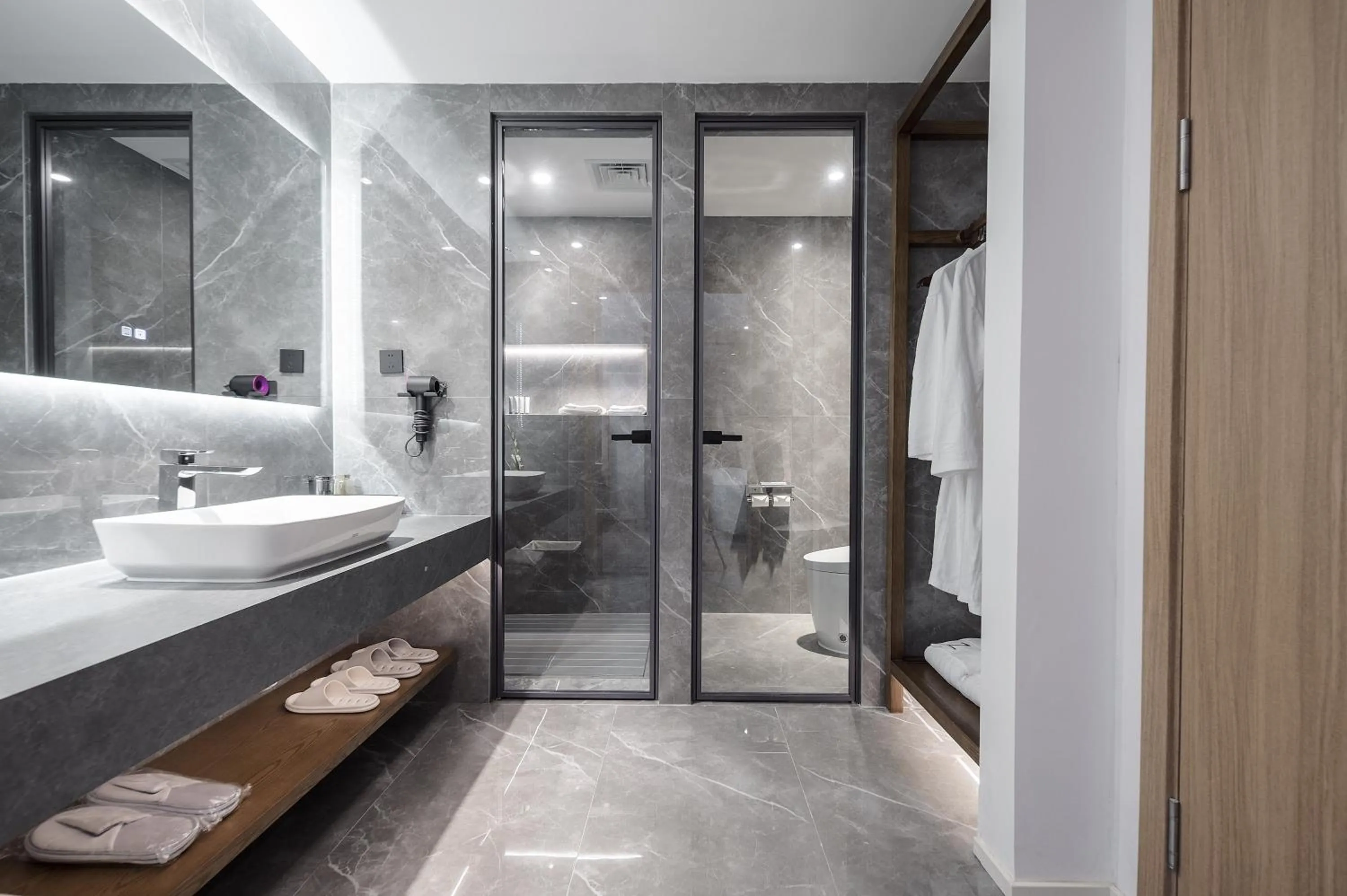 Bathroom, Bed in Z HOTEL- Qingchengshan