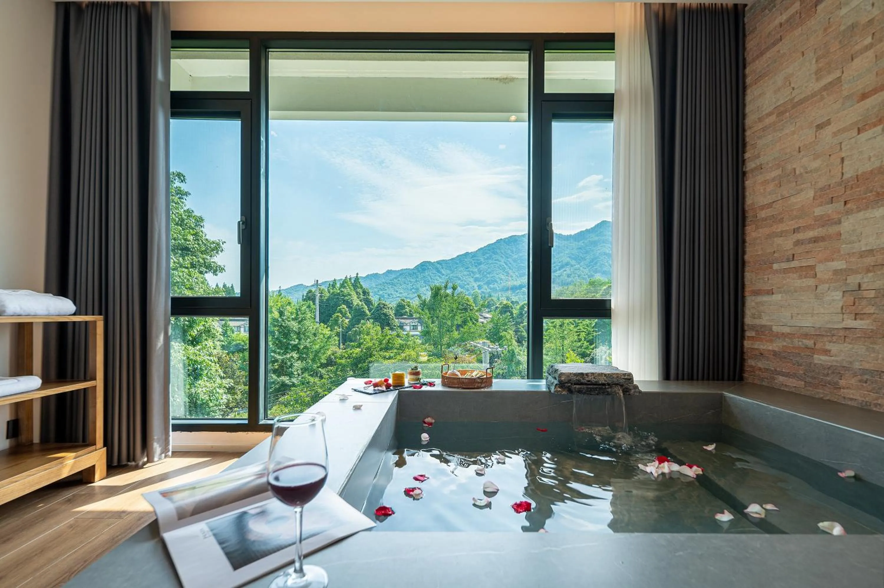 Swimming pool in Z HOTEL- Qingchengshan