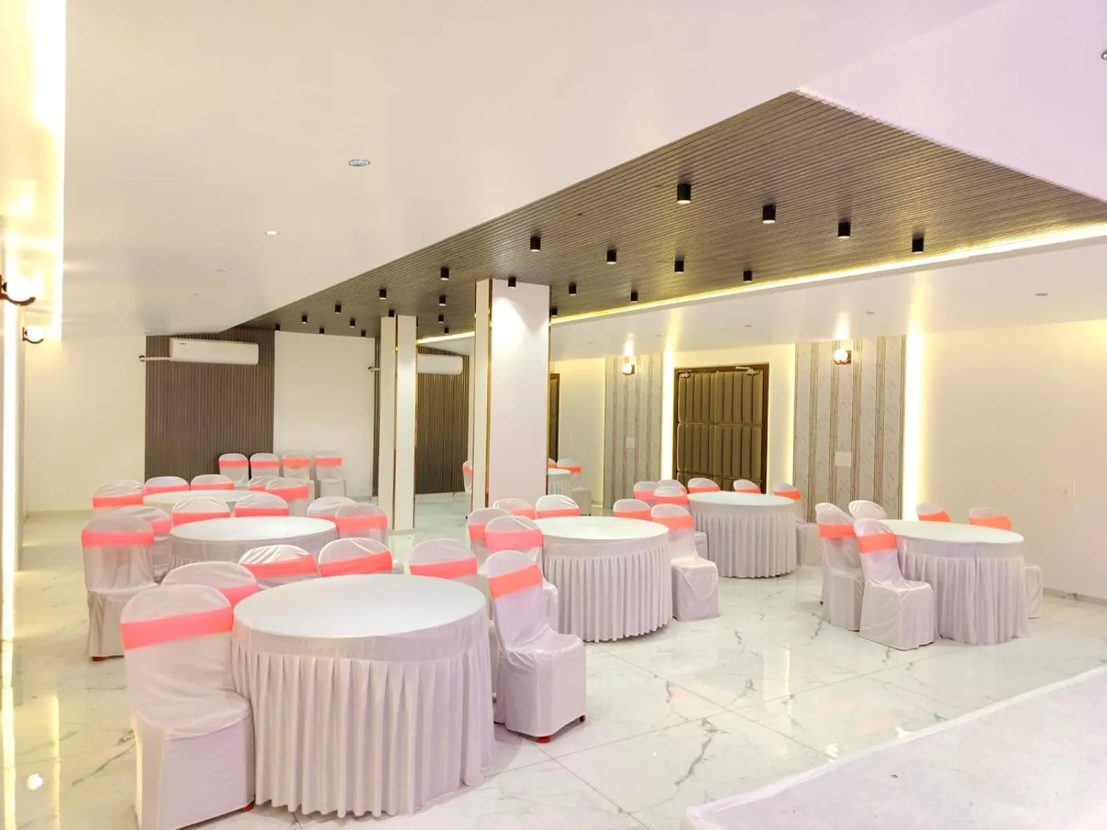 Banquet/Function facilities in Hotel Laxmi Elite Karad