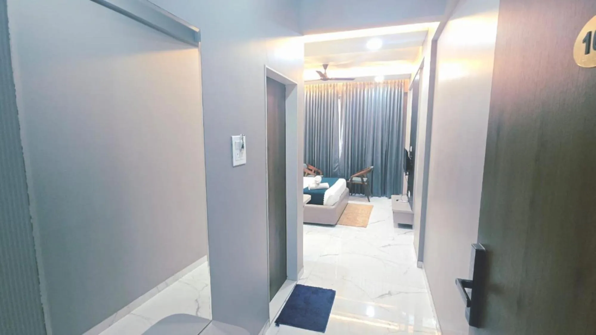 Facade/entrance, Bed in Hotel Laxmi Elite Karad