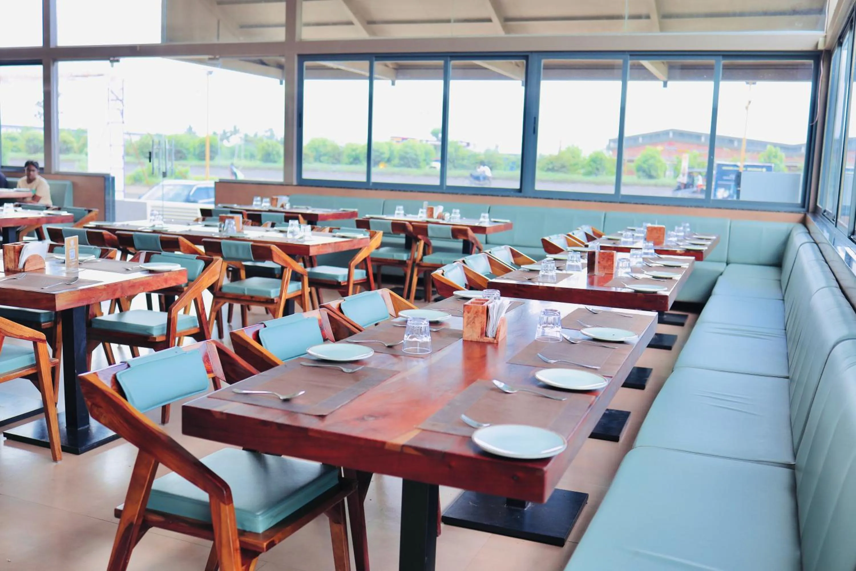 Restaurant/places to eat in Hotel Laxmi Elite Karad