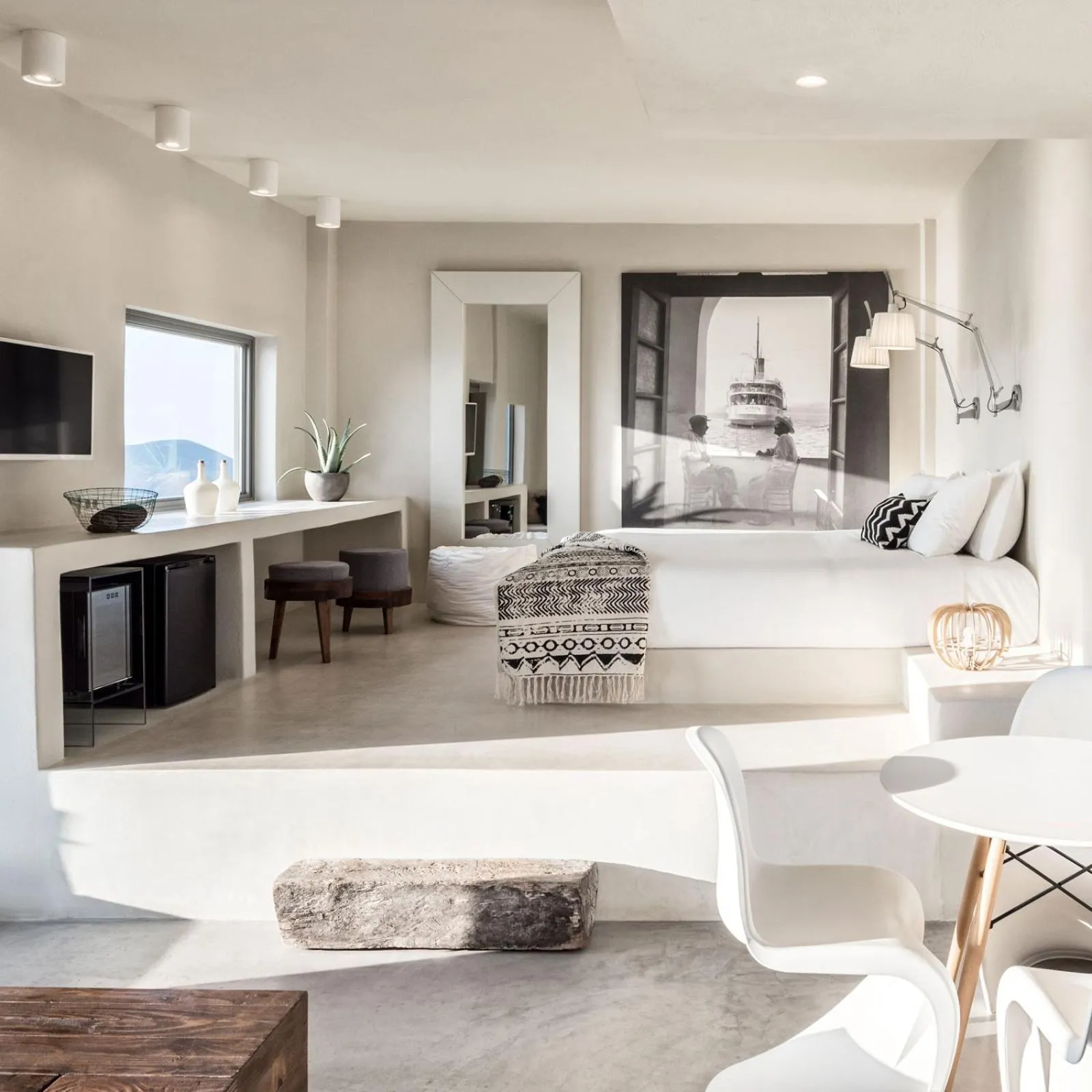 Bedroom in West East Suites