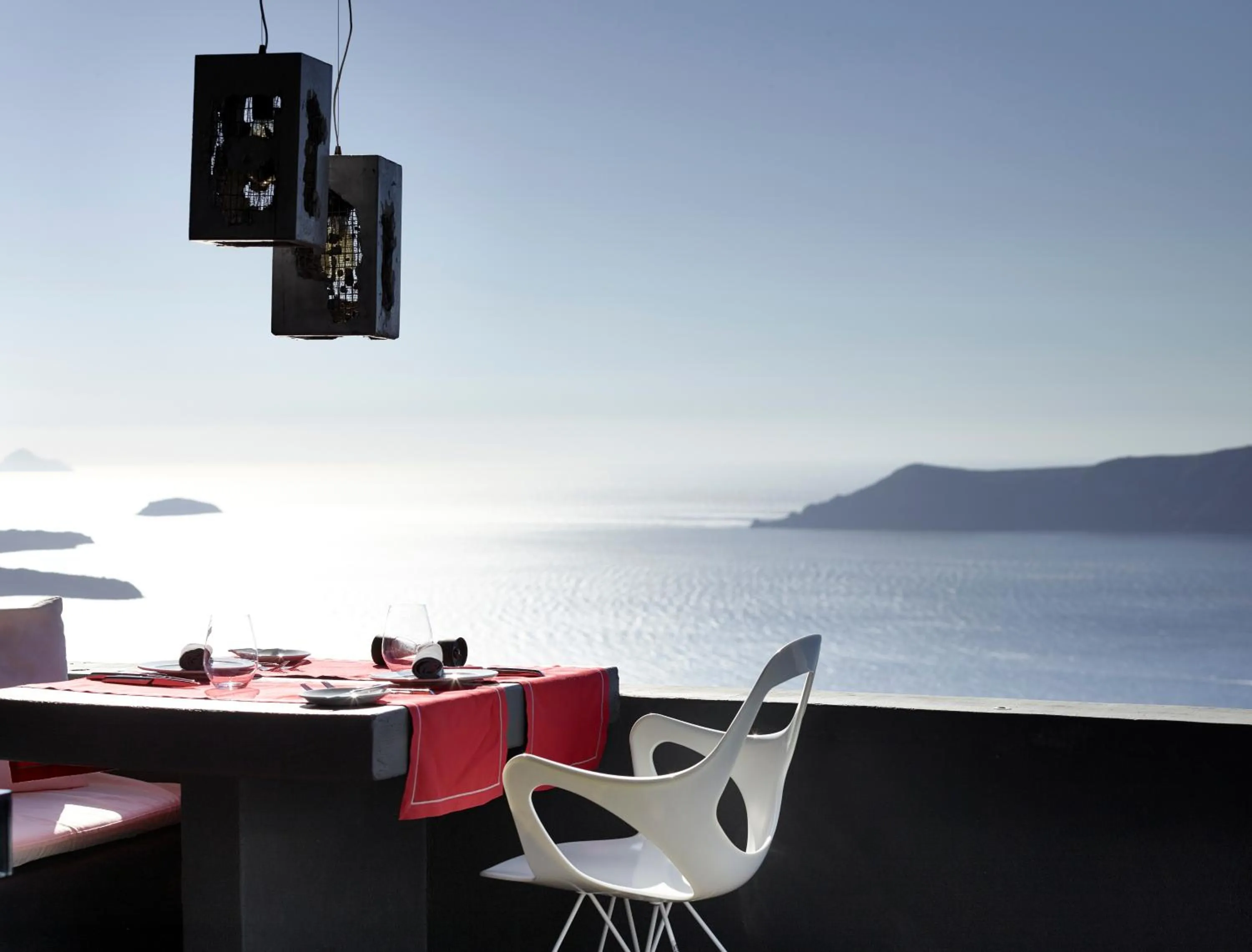 Restaurant/places to eat in West East Suites