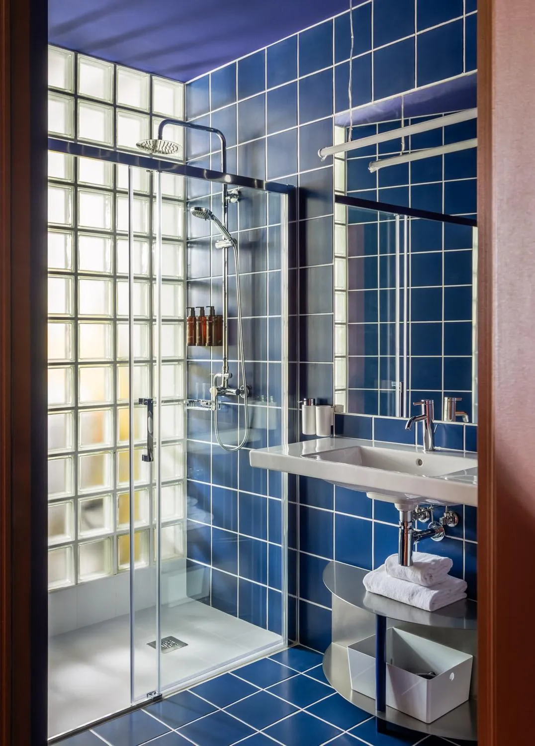 Bathroom in BYPILLOW Flamant