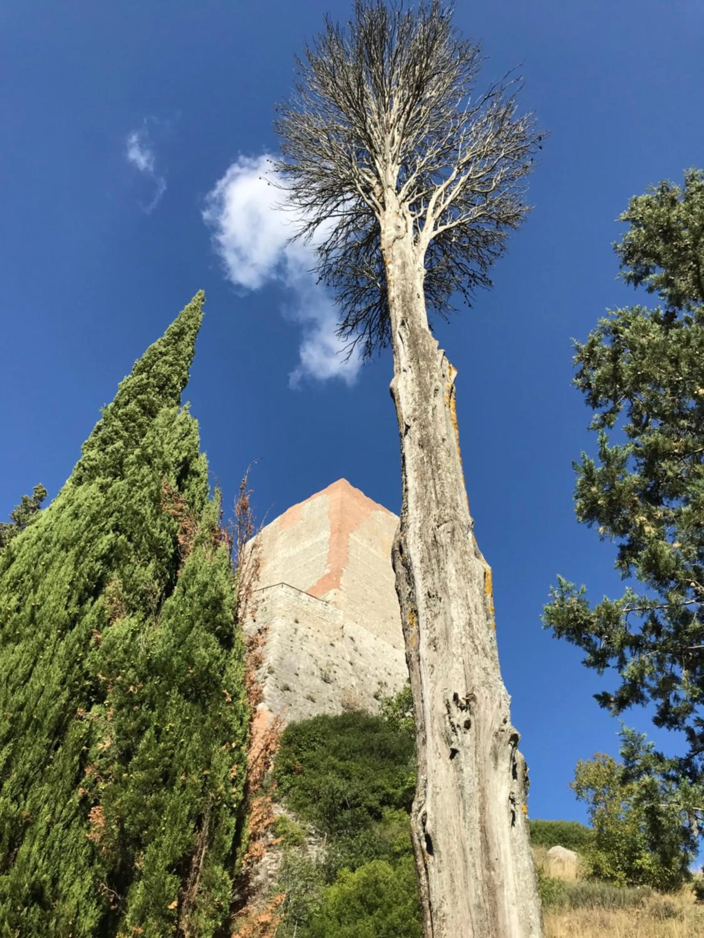 Nearby landmark in La Mandola