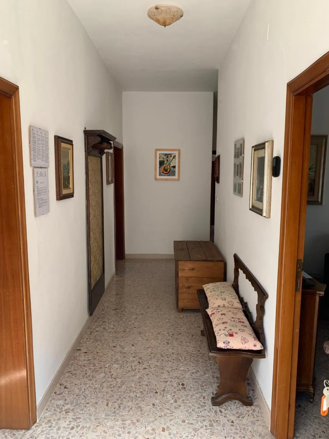 Facade/entrance in La Mandola