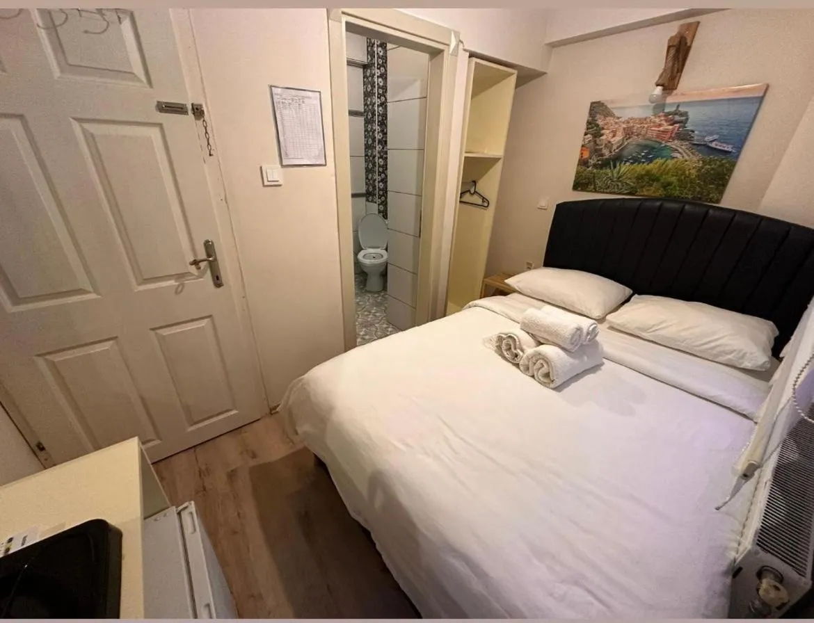 Bed in Rustic Pansiyon