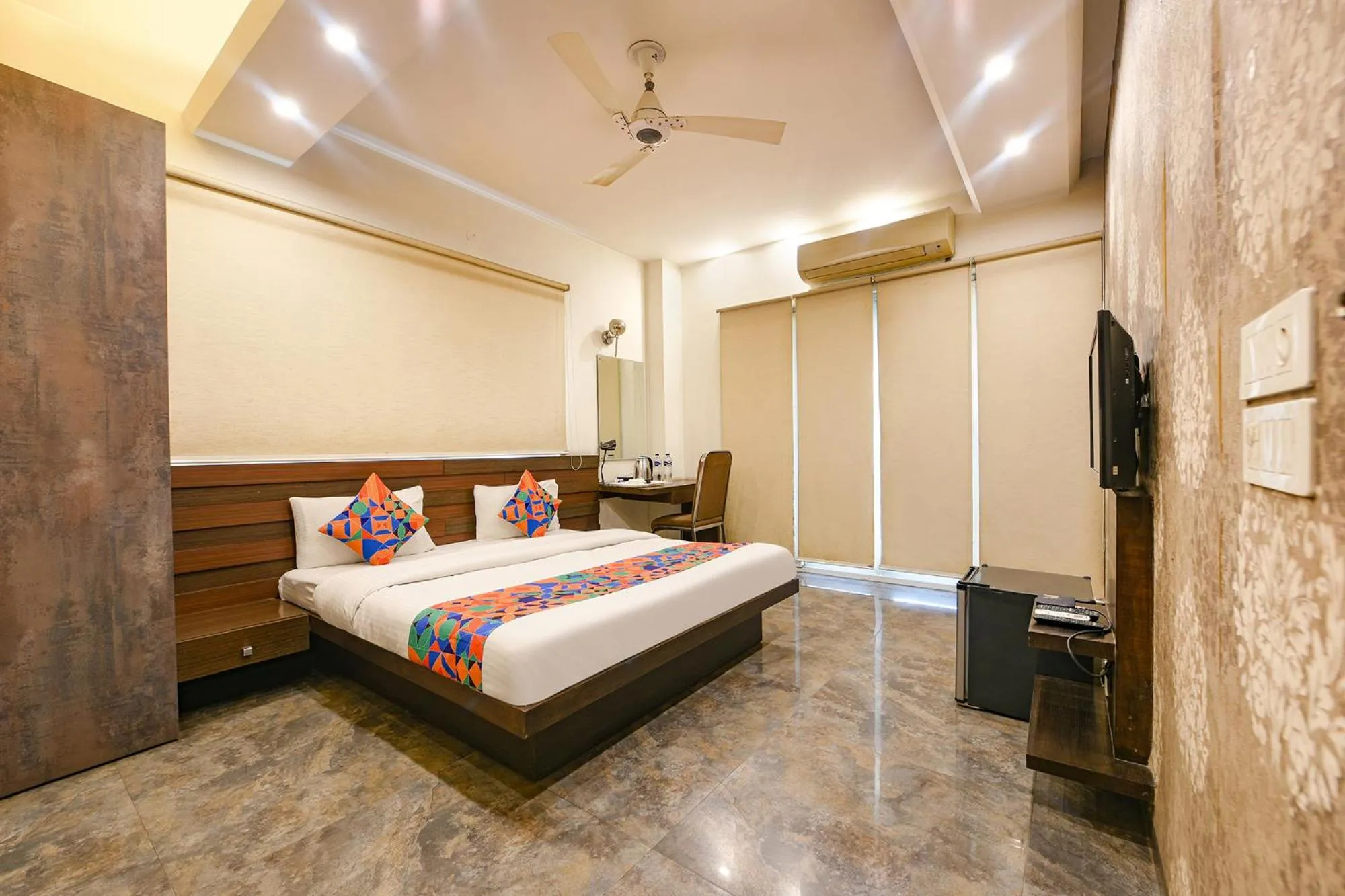 Superior Double Room in FabHotel Micasa Near Leisure Valley Park - Iffco Chowk